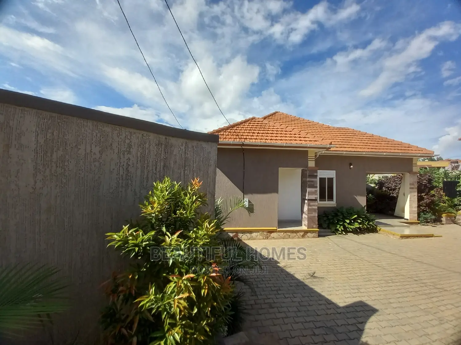 Furnished 4bdrm Bungalow in Kira Tarmacked for Sale