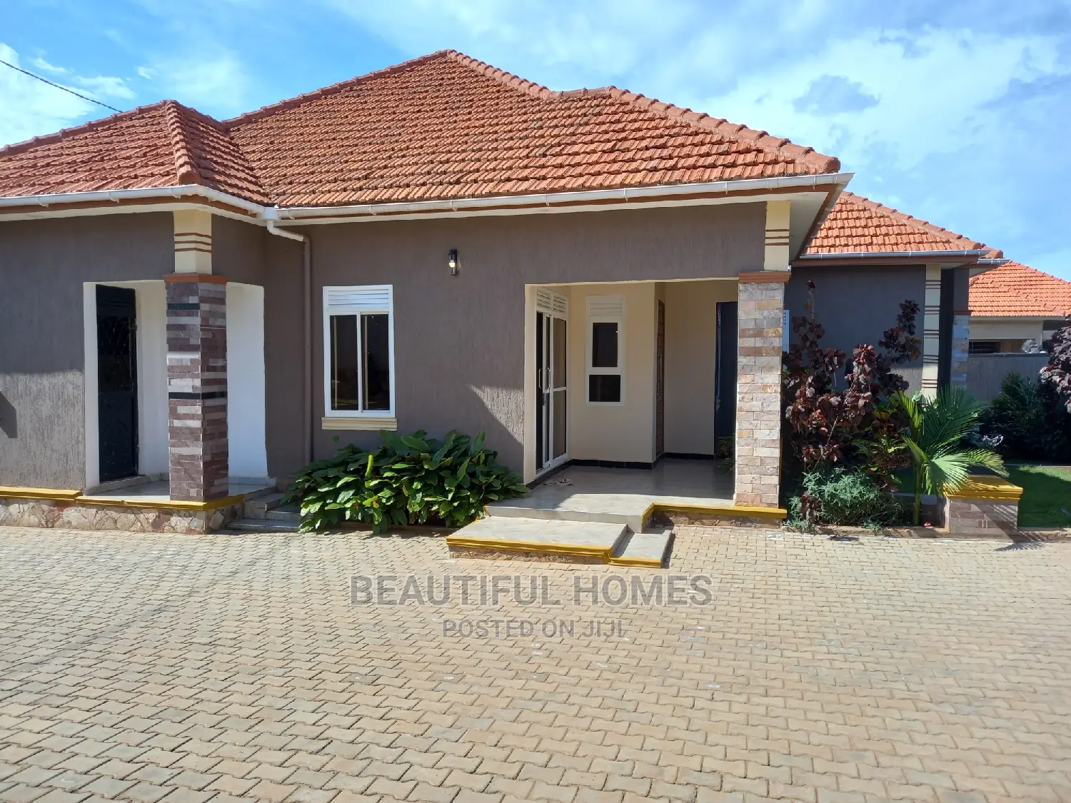 Furnished 4bdrm Bungalow in Kira Tarmacked for Sale