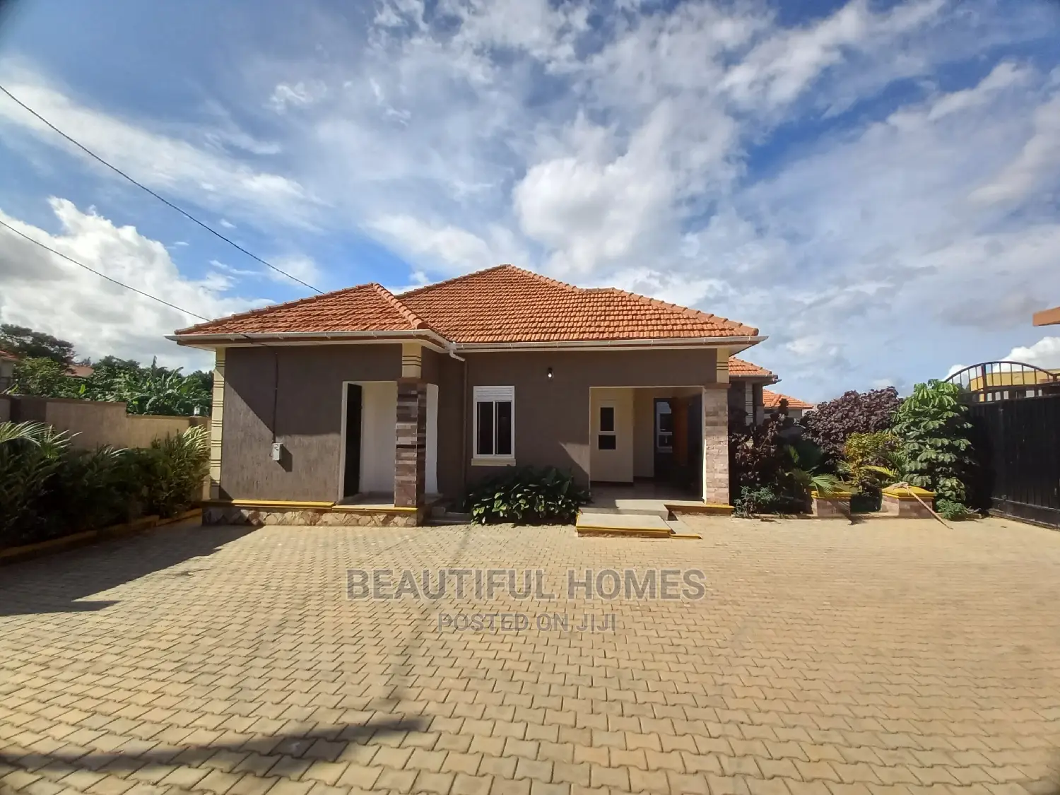Furnished 4bdrm House in Kira Rich Estate for Sale