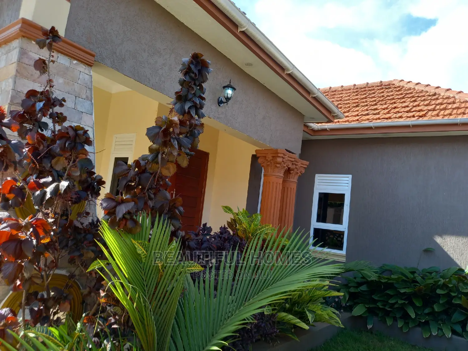 Furnished 4bdrm House in Kira Rich Estate for Sale