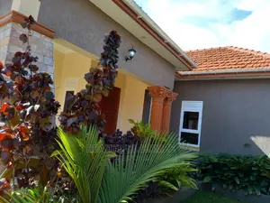 Furnished 4bdrm House in Kira Rich Estate for Sale