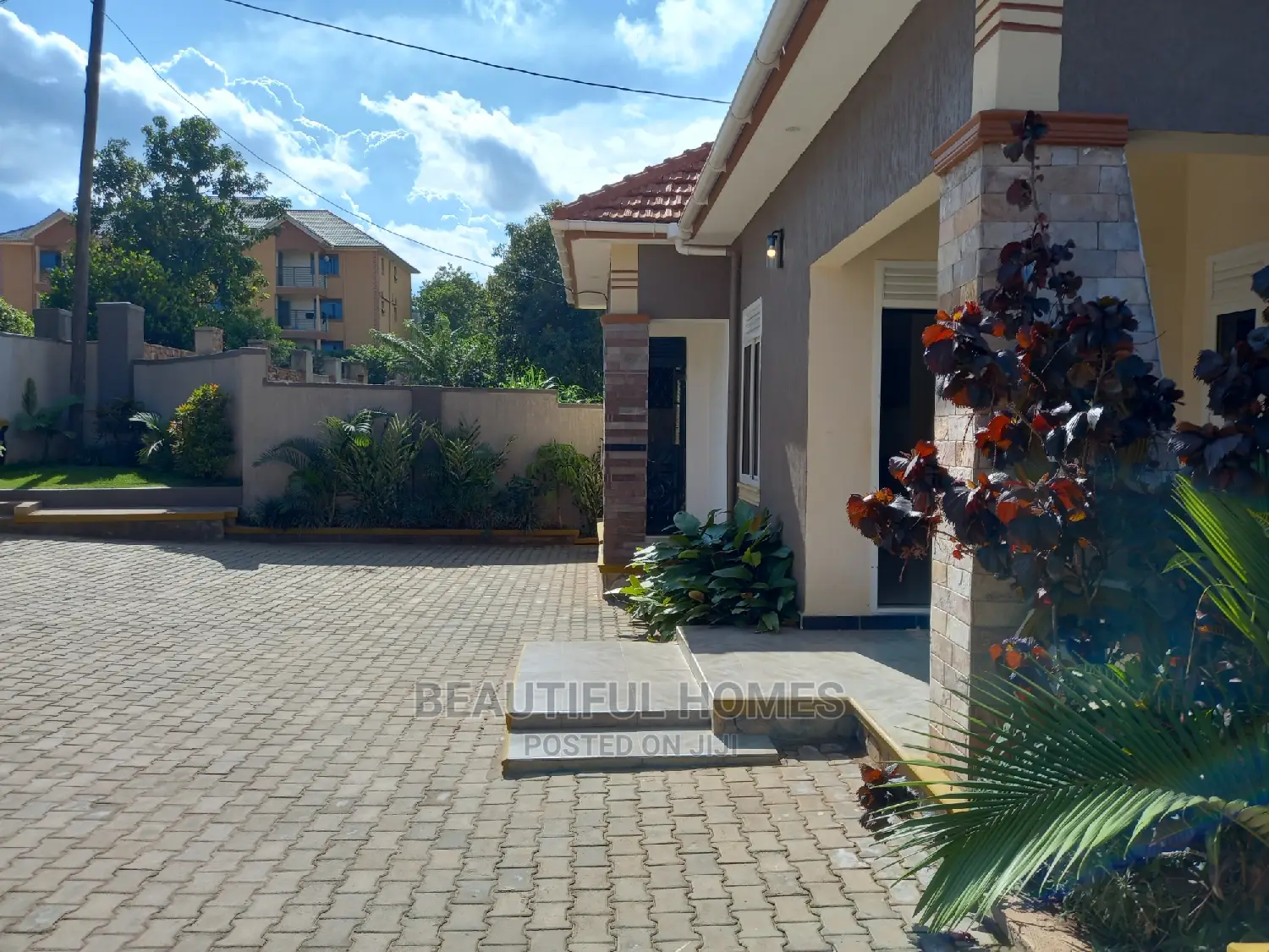 Furnished 4bdrm House in Kira Tarmack Lane for Sale