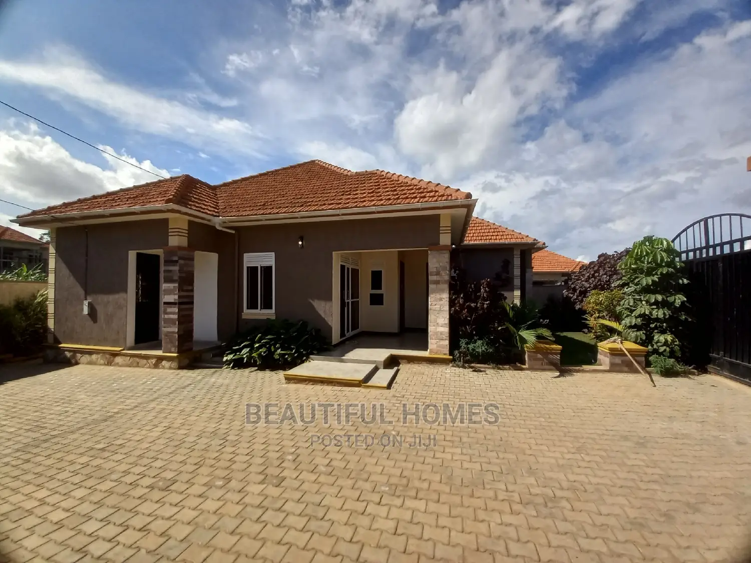 Furnished 4bdrm House in Kira Corporates for Sale