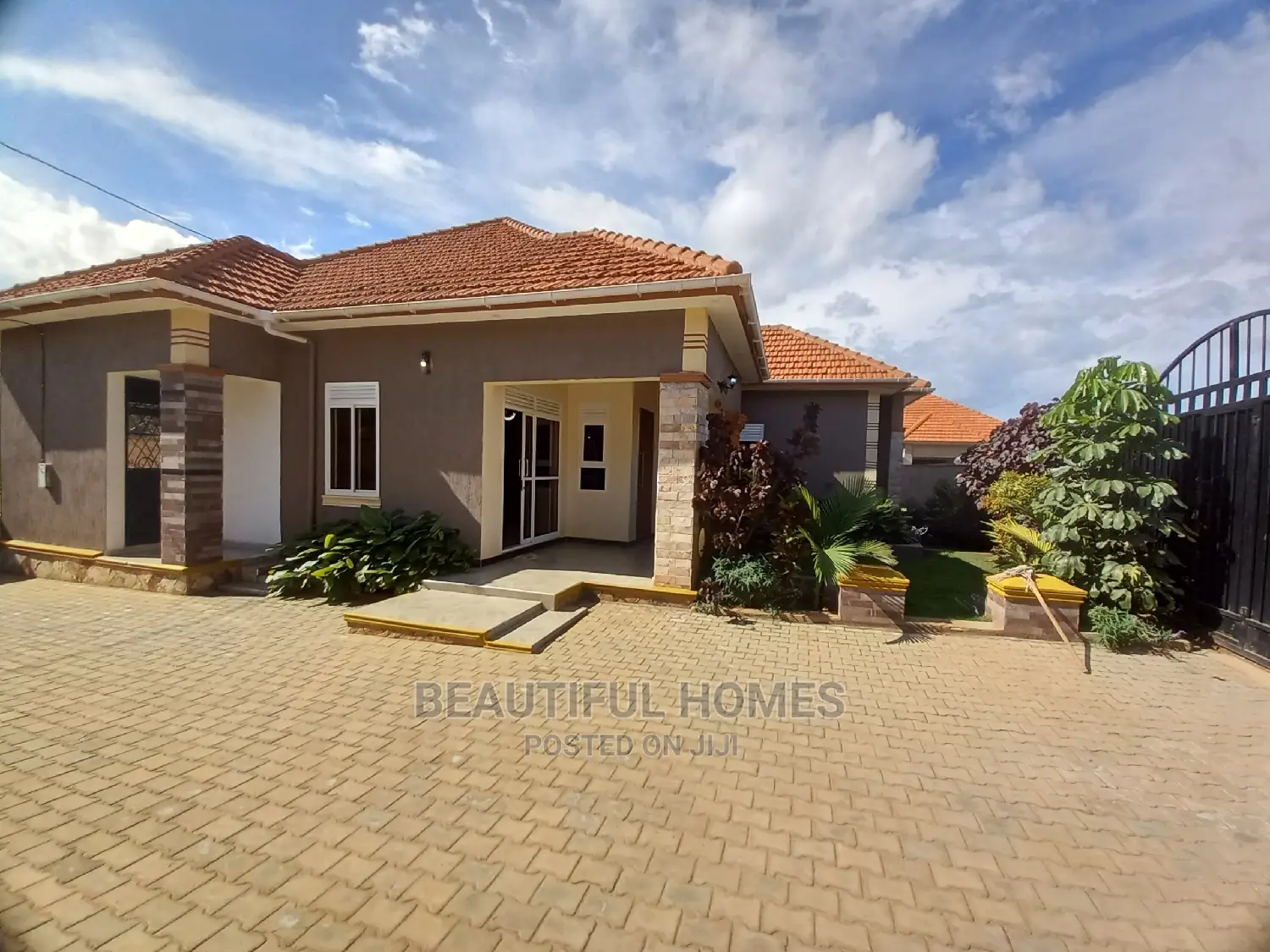 Furnished 4bdrm House in Kira Corporates for Sale