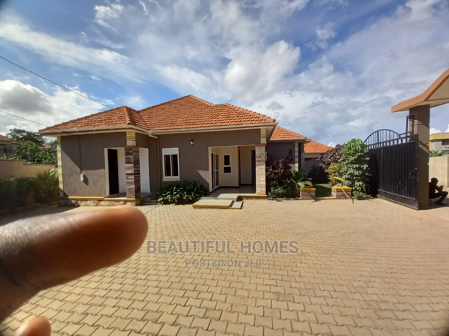 Furnished 4bdrm House in Kira Corporates for Sale