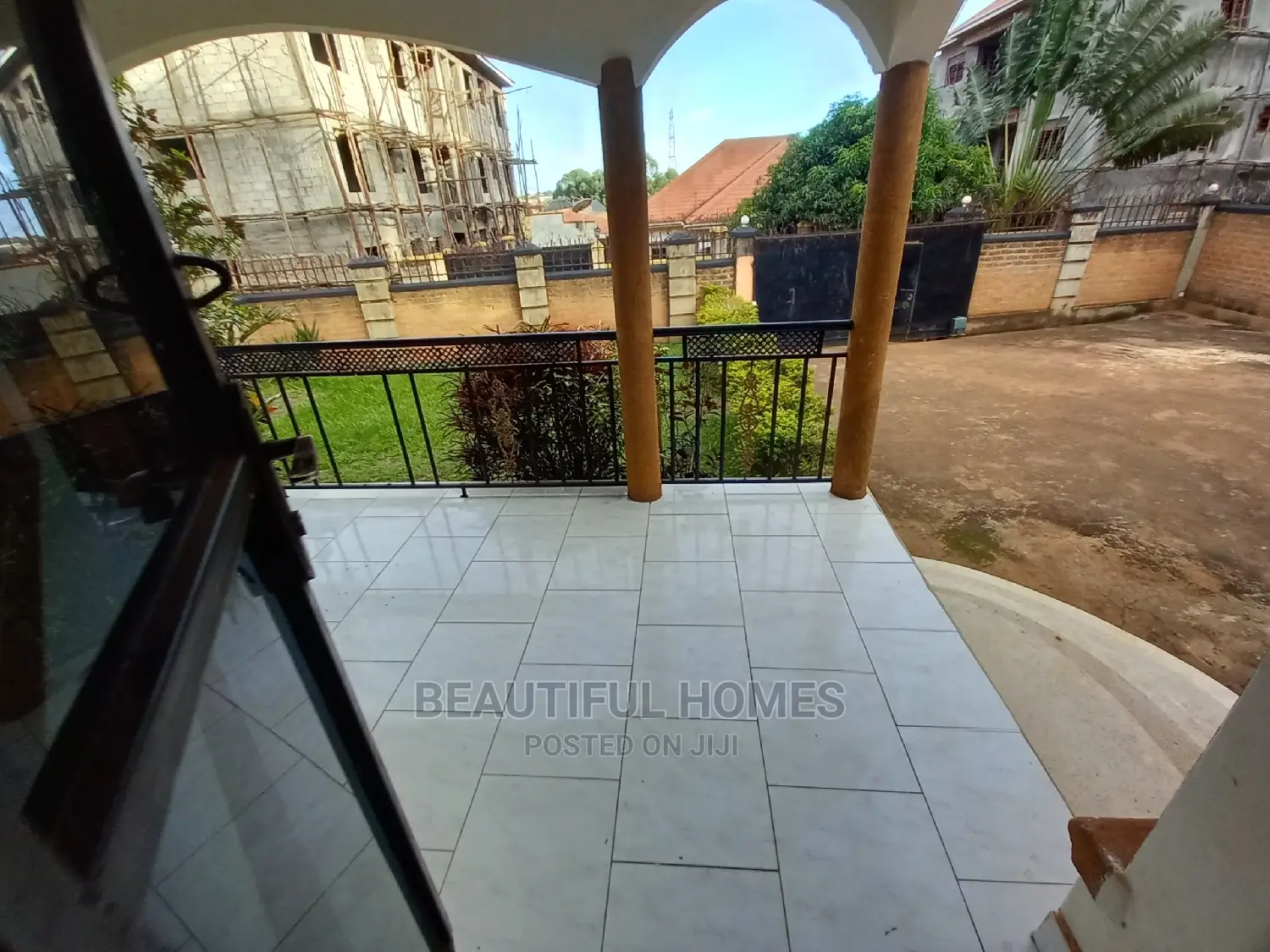 Furnished 4bdrm House in Kira Good Area for Sale