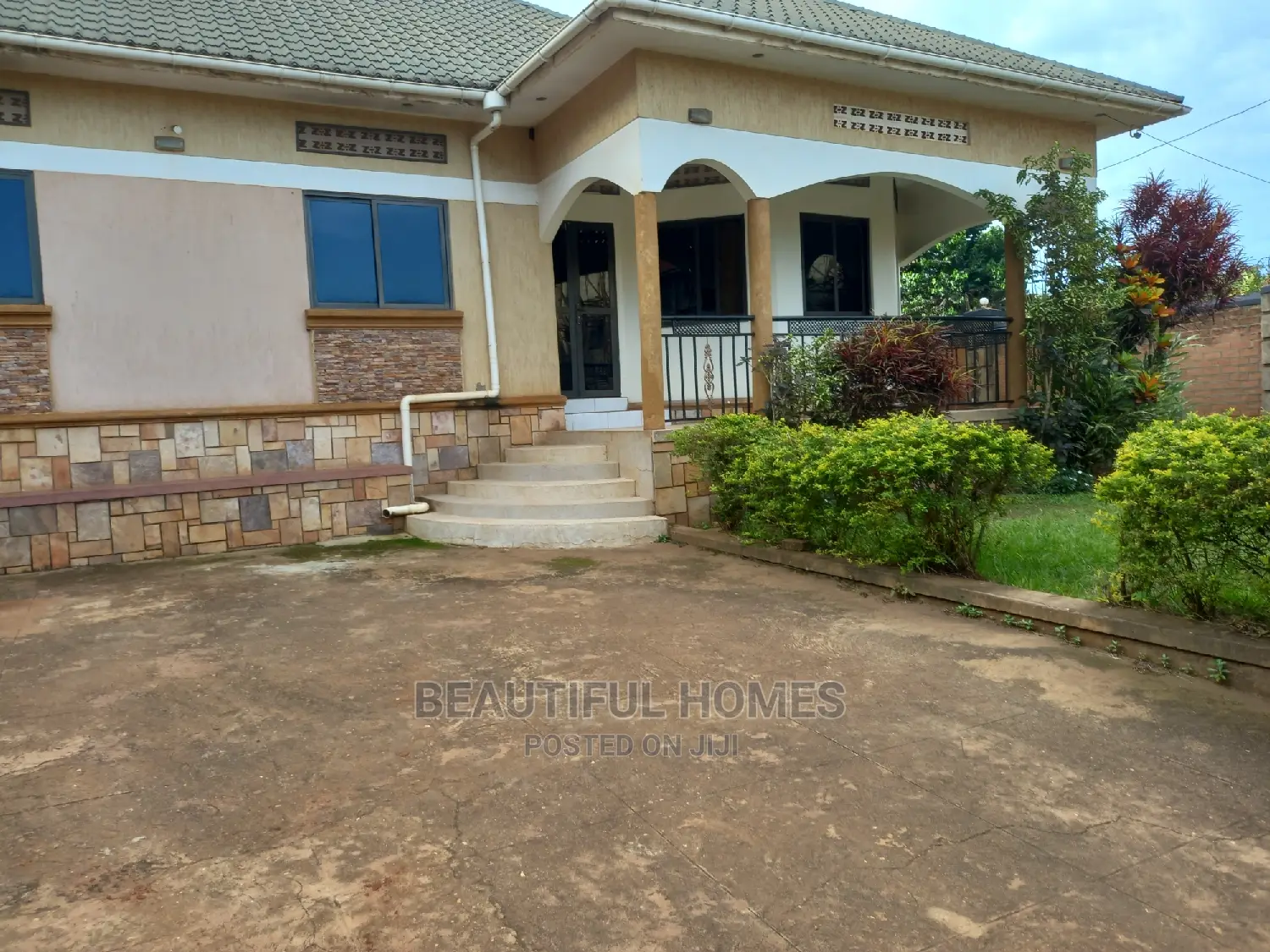 4bdrm Bungalow in Kira Corporate for Sale