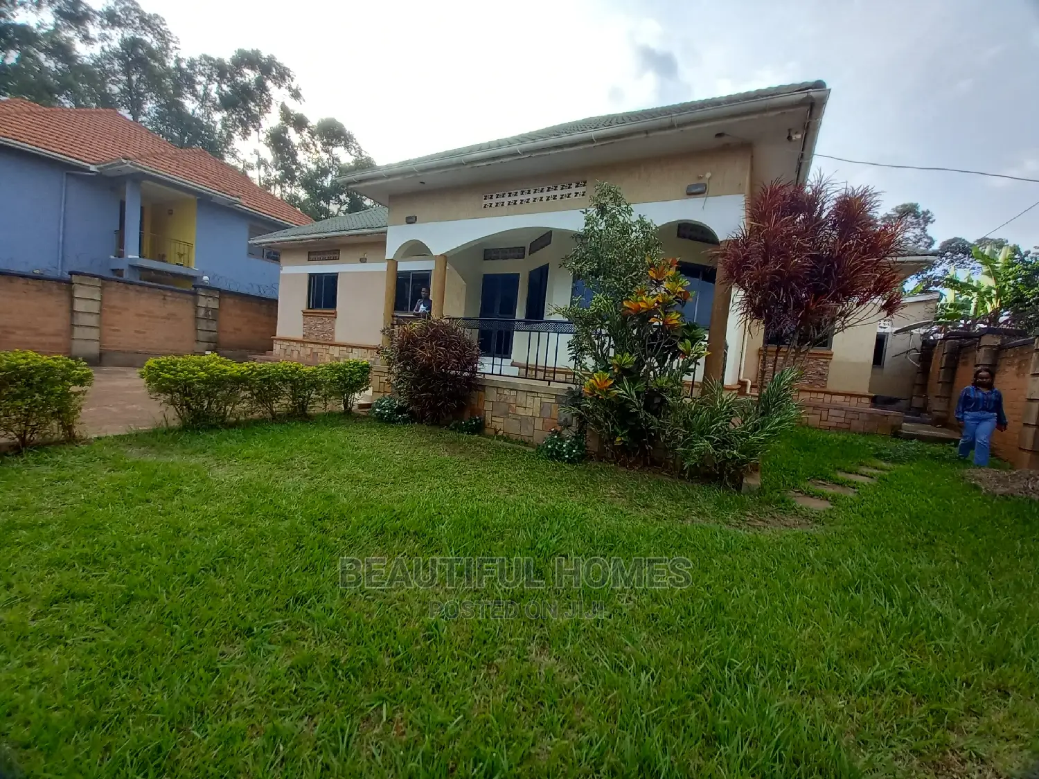Furnished 4bdrm Bungalow in Kira Organised Lane for Sale