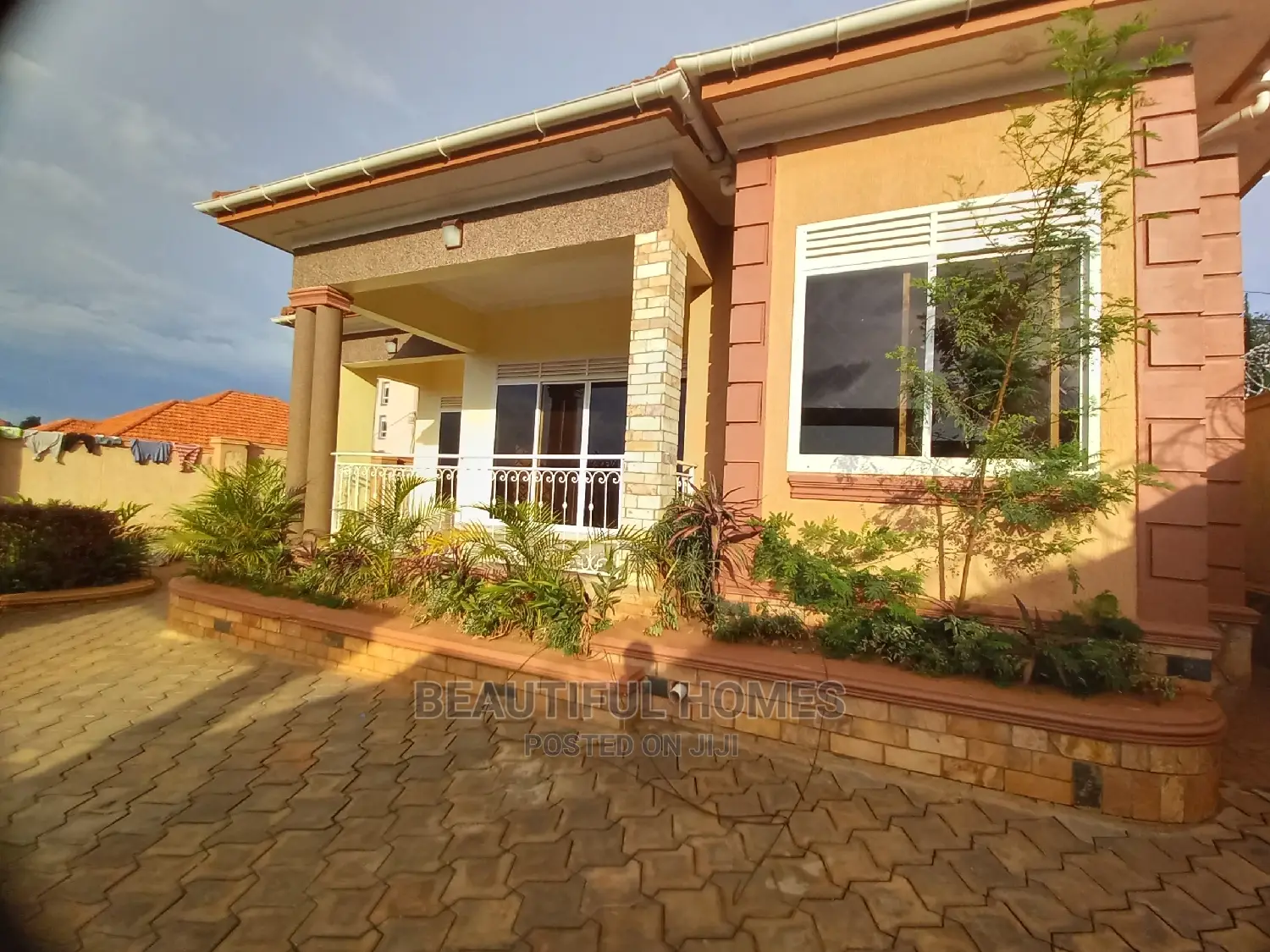 Furnished 4bdrm House in Kira Rich Class for Sale