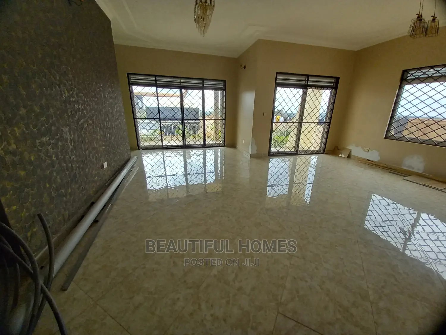 Furnished 4bdrm House in Kira Rich Class for Sale