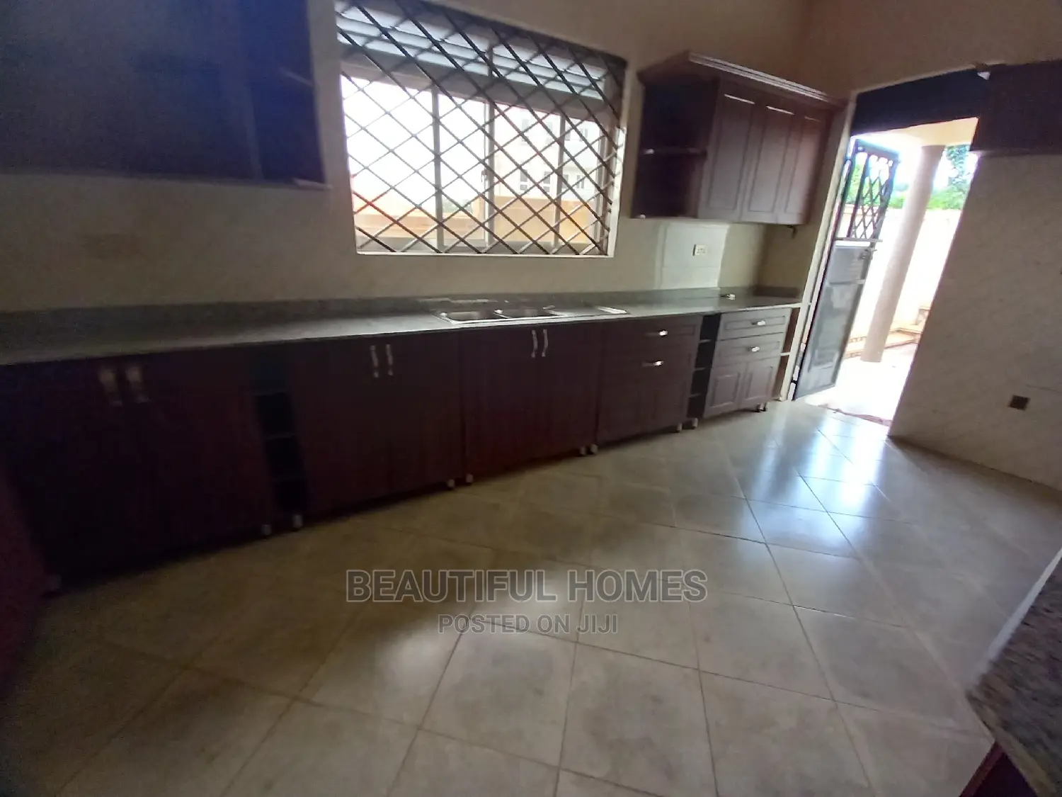 Furnished 4bdrm Bungalow in Kira Best Estate for Sale