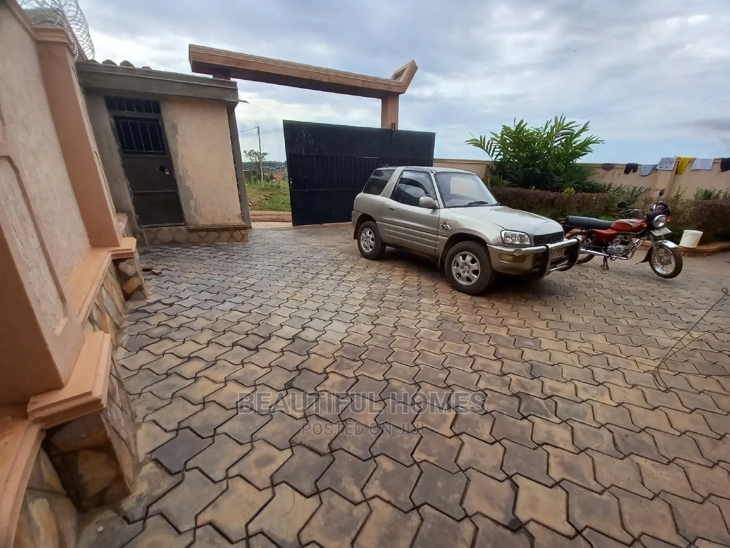 Furnished 4bdrm Bungalow in Kira Best Estate for Sale