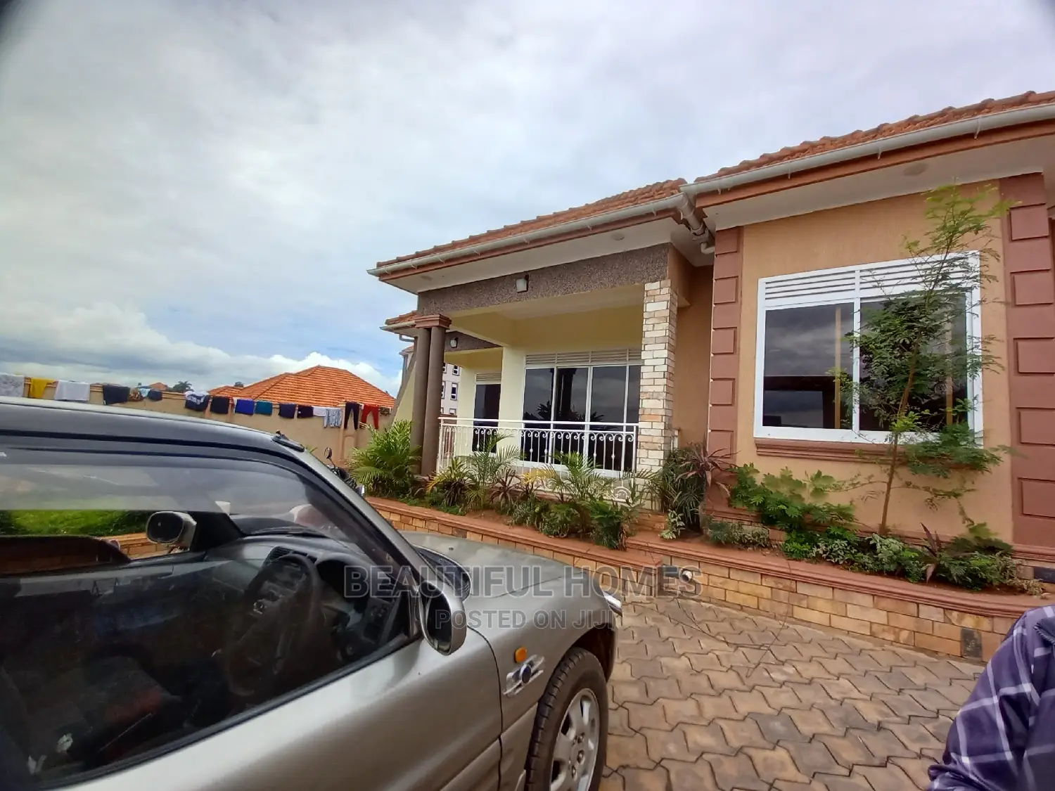 Furnished 4bdrm Bungalow in Kira Tarmacked for Sale