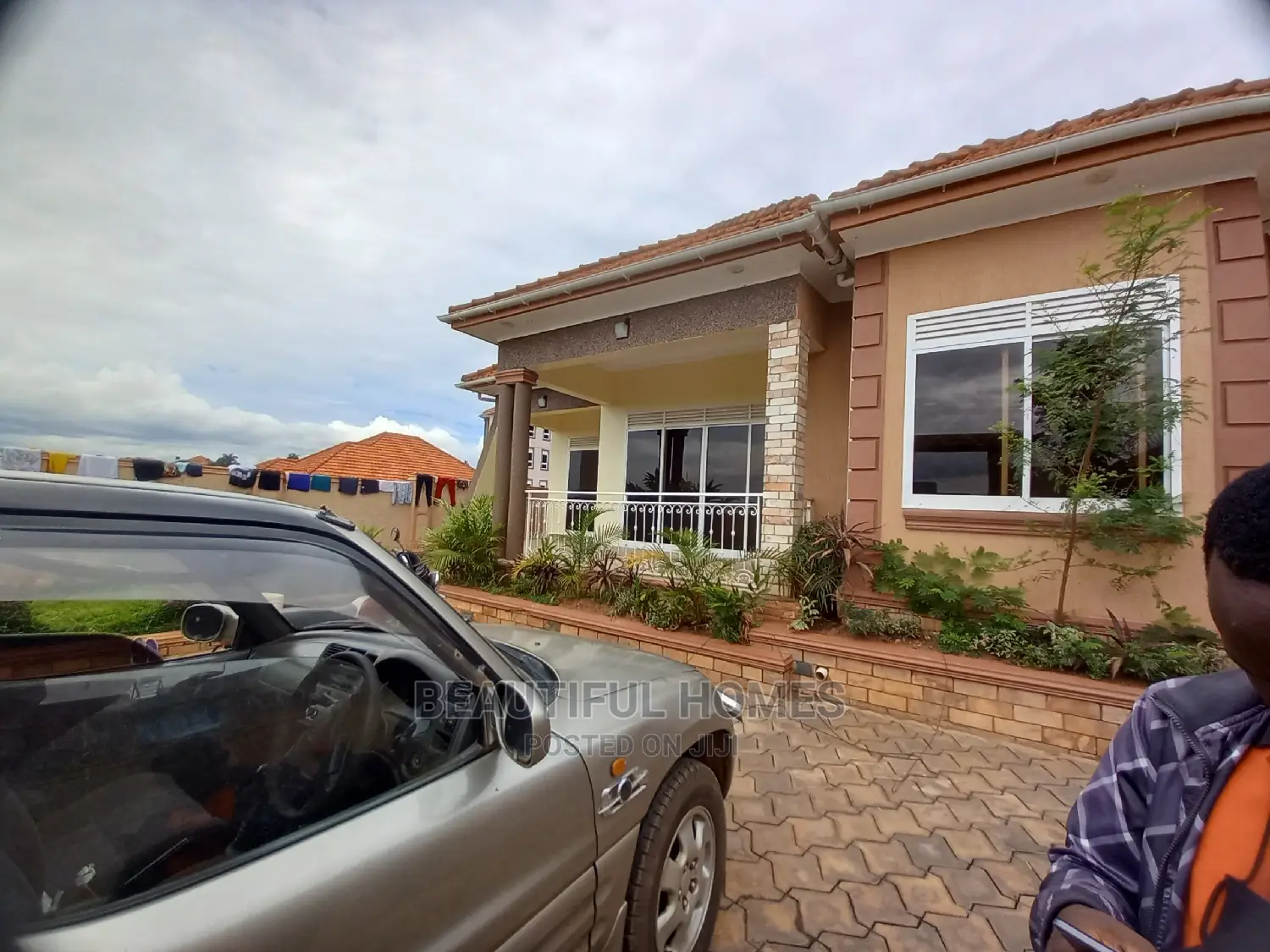 Furnished 4bdrm Bungalow in Kira Tarmacked for Sale