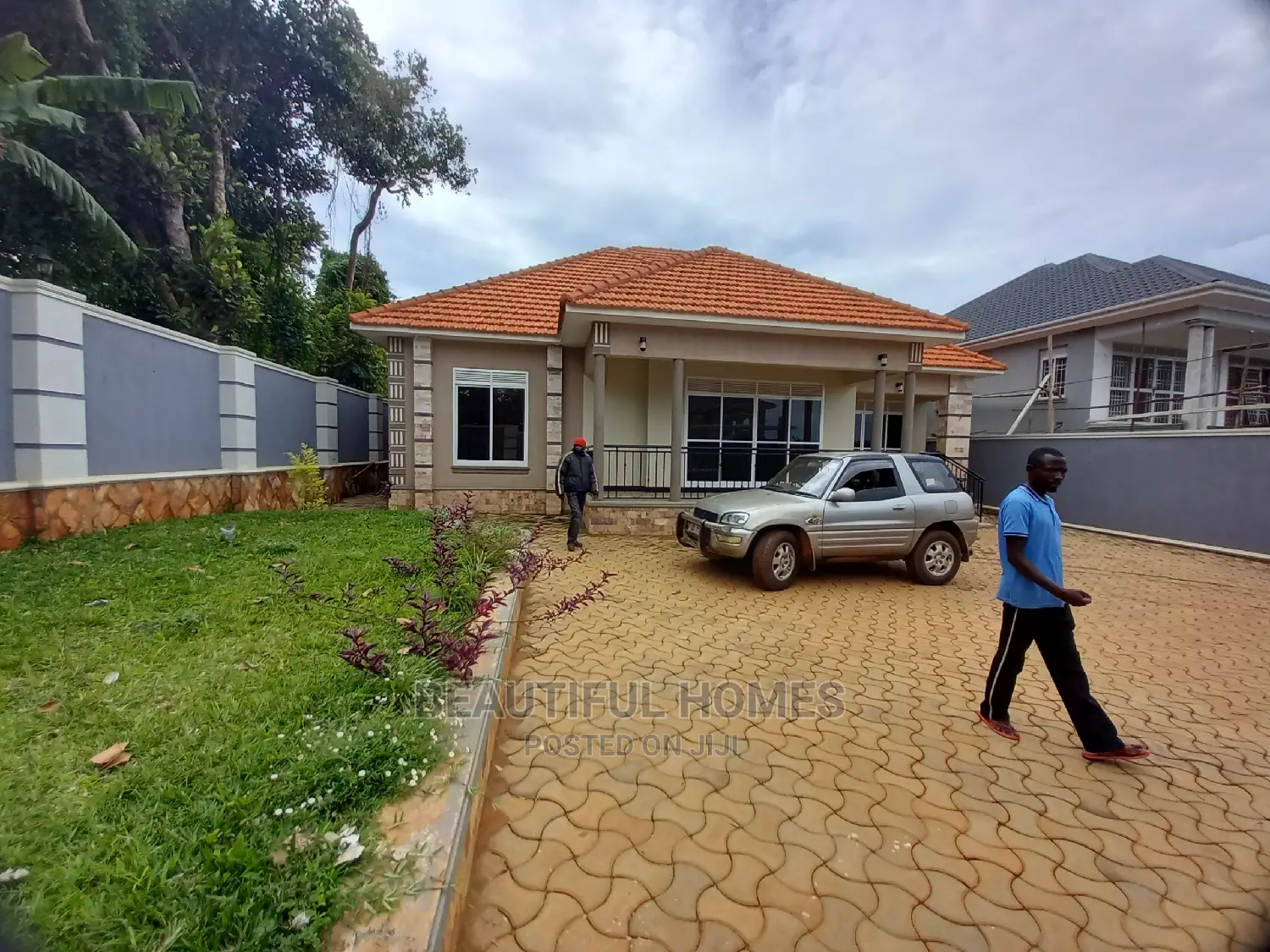 Furnished 4bdrm House in Kira for Sale