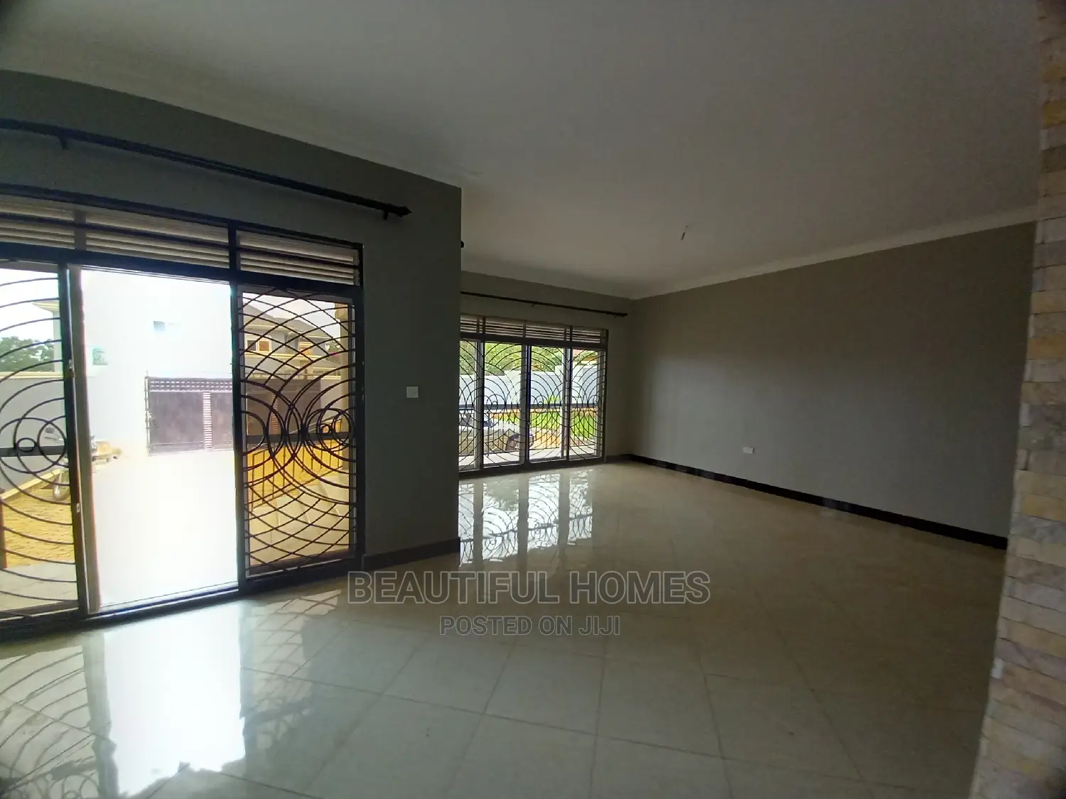 Furnished 4bdrm House in Kira for Sale