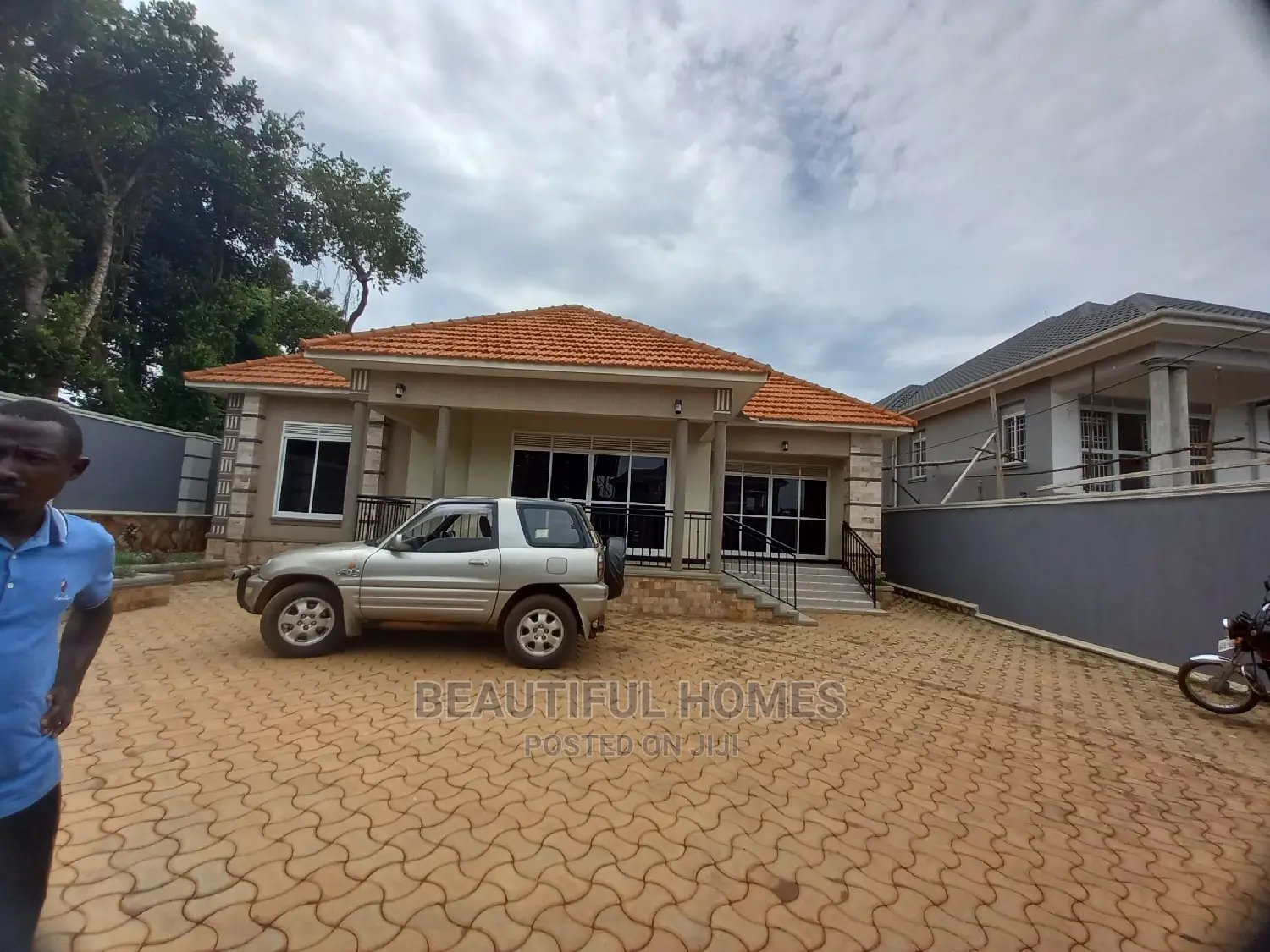 Furnished 4bdrm Bungalow in Kira Corporate for Sale