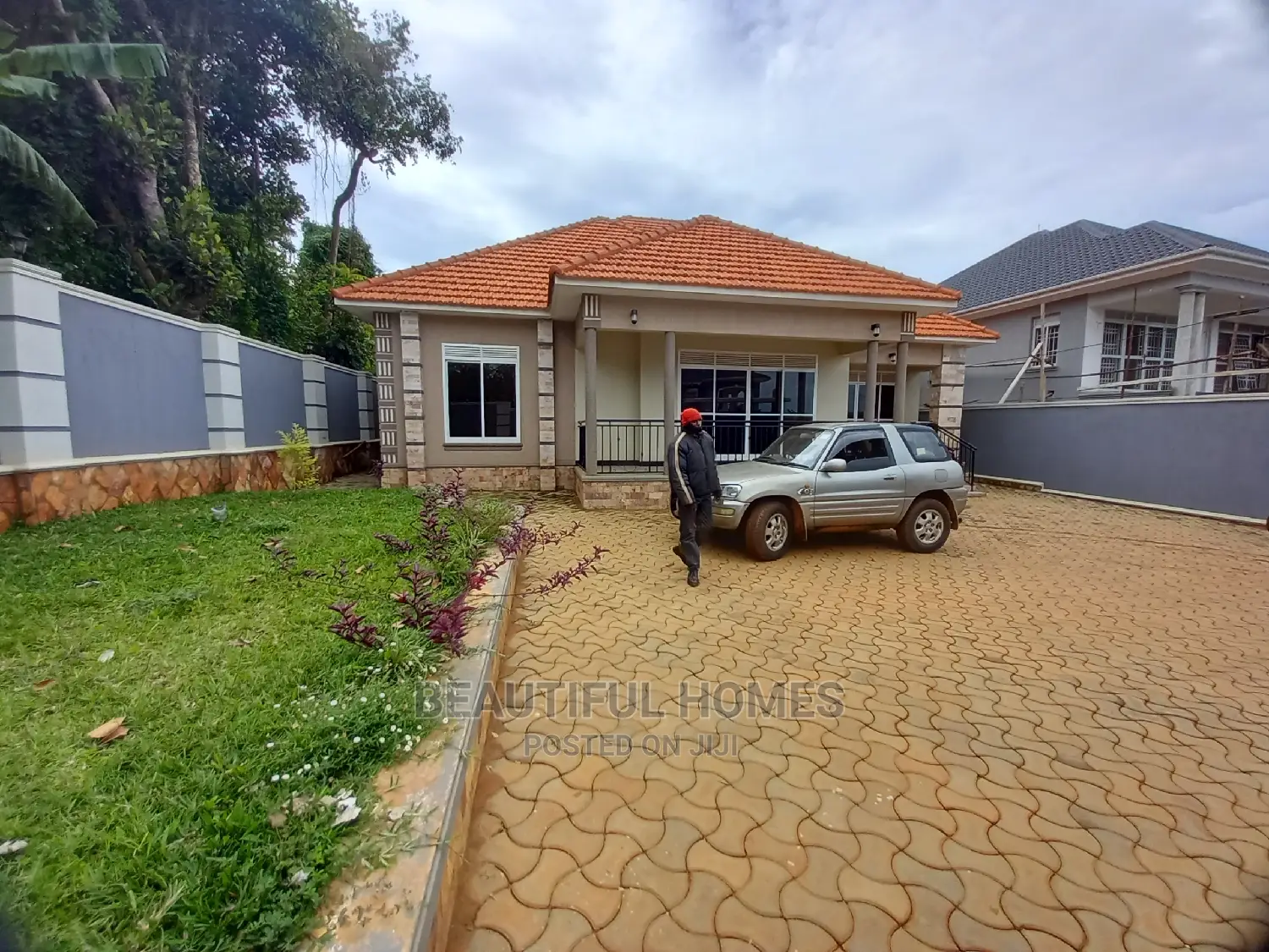 Furnished 4bdrm Bungalow in Kira Corporate for Sale