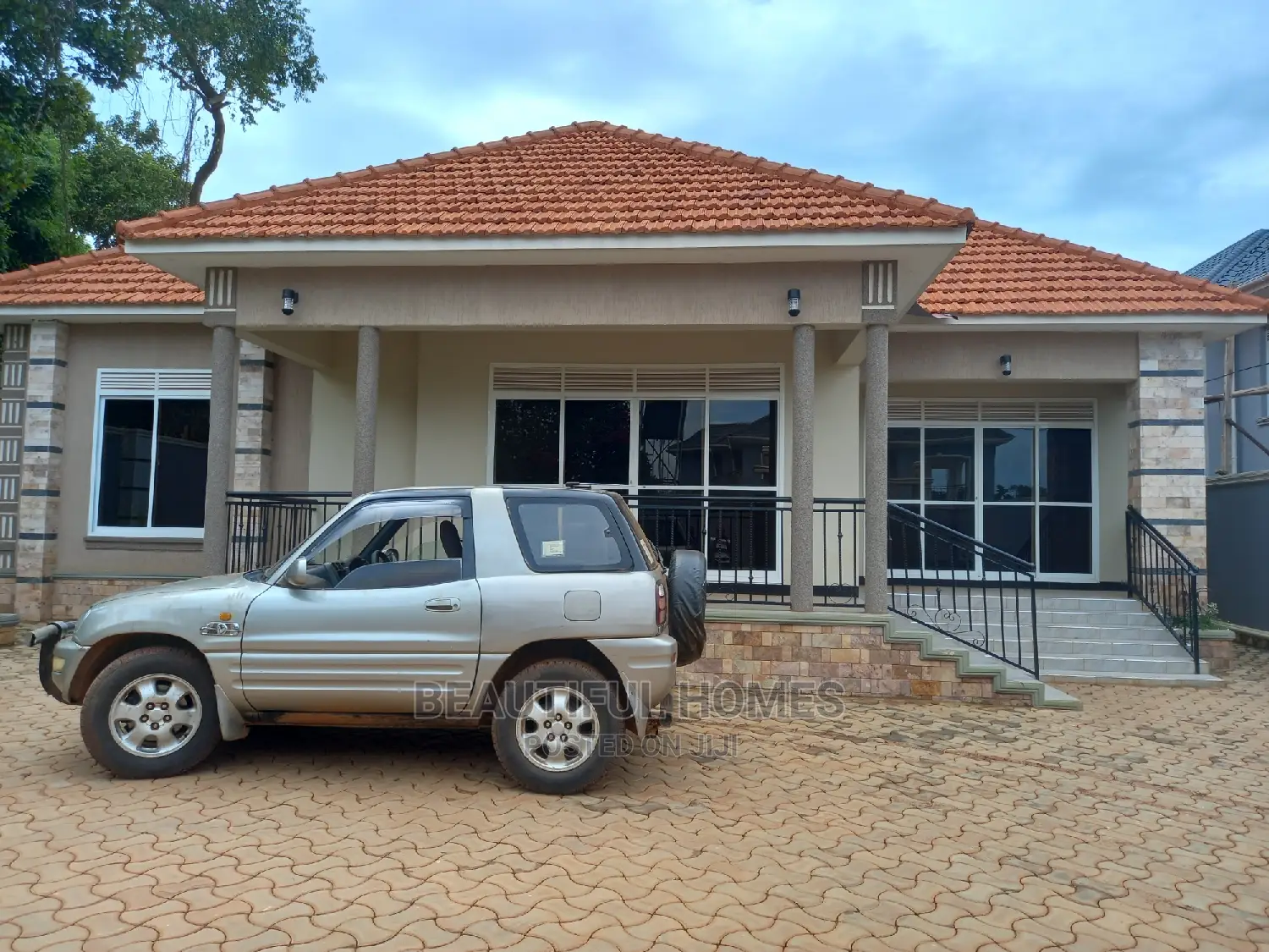 Furnished 4bdrm Bungalow in Kira Corporate for Sale