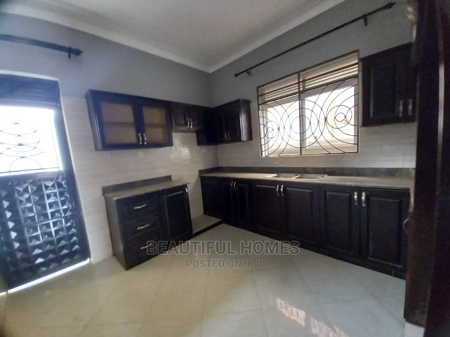 Furnished 4bdrm Bungalow in Kira Corporate for Sale