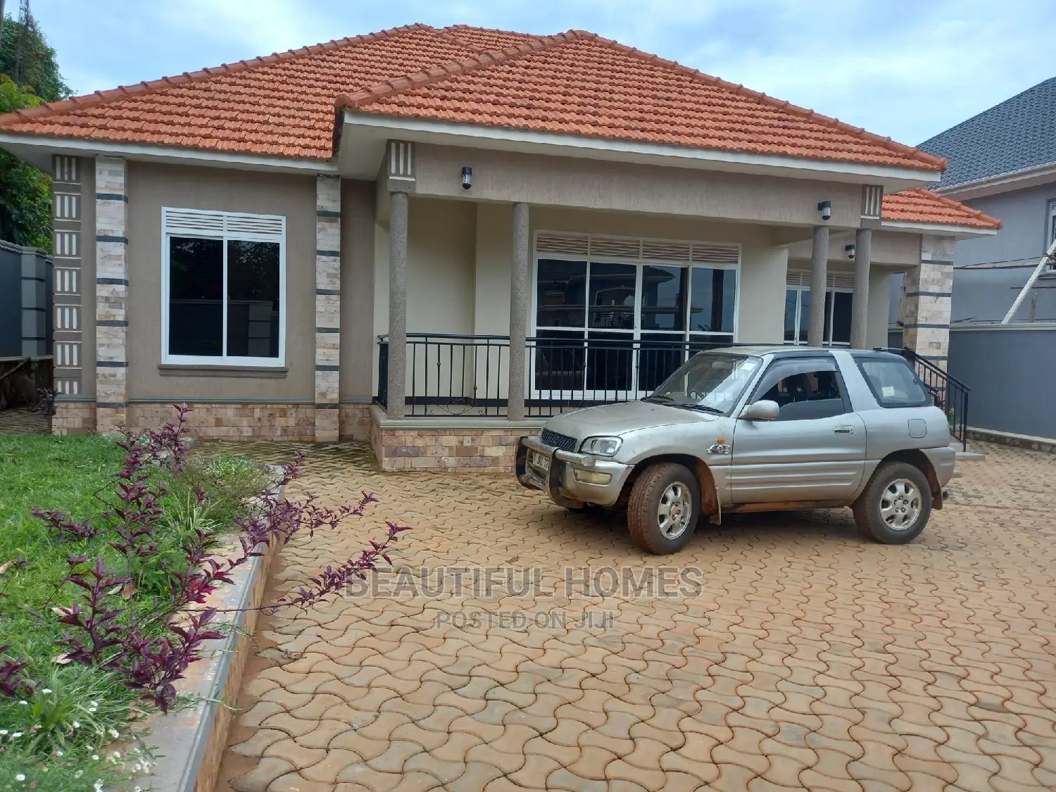 Furnished 4bdrm Bungalow in Kira for Sale