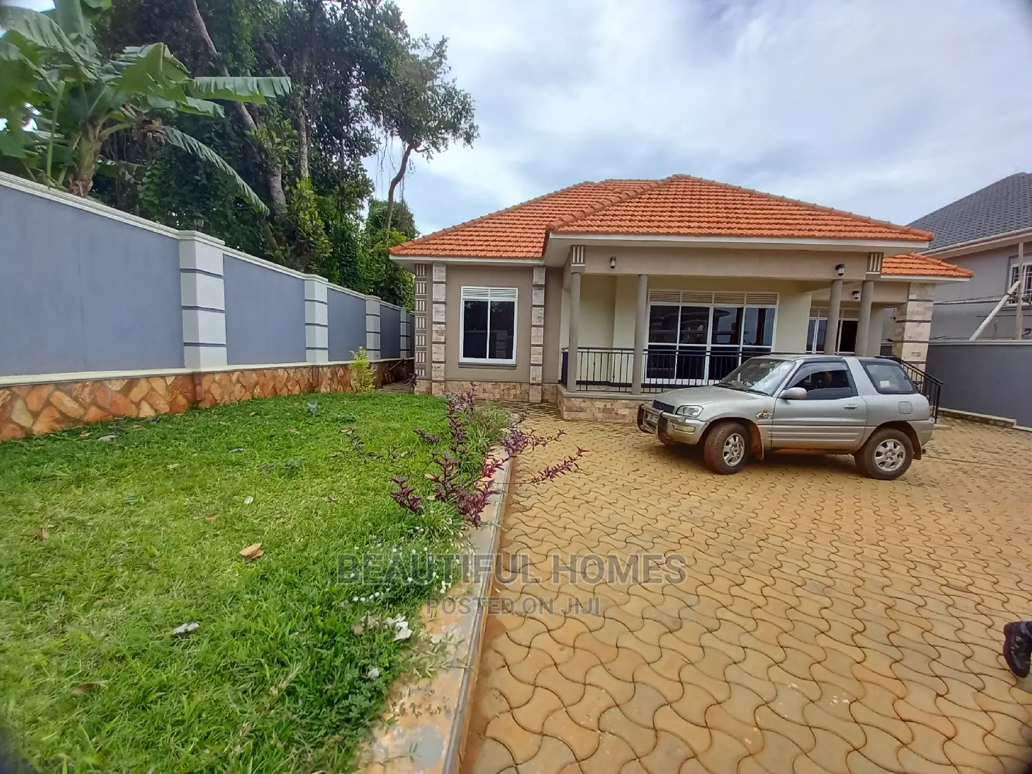 Furnished 4bdrm House in Kira Cool Area for Sale