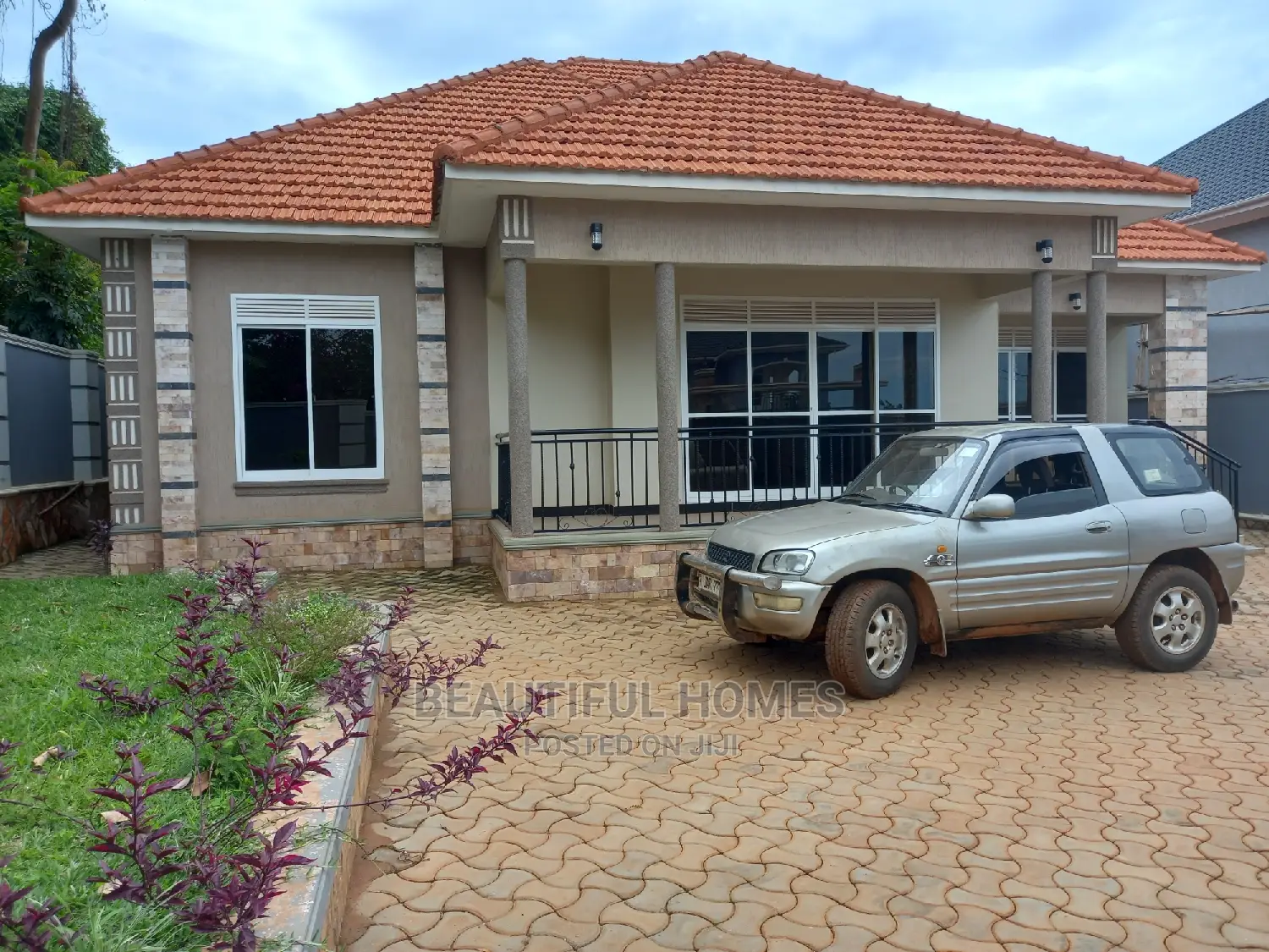 Furnished 4bdrm House in Kira Cool Area for Sale