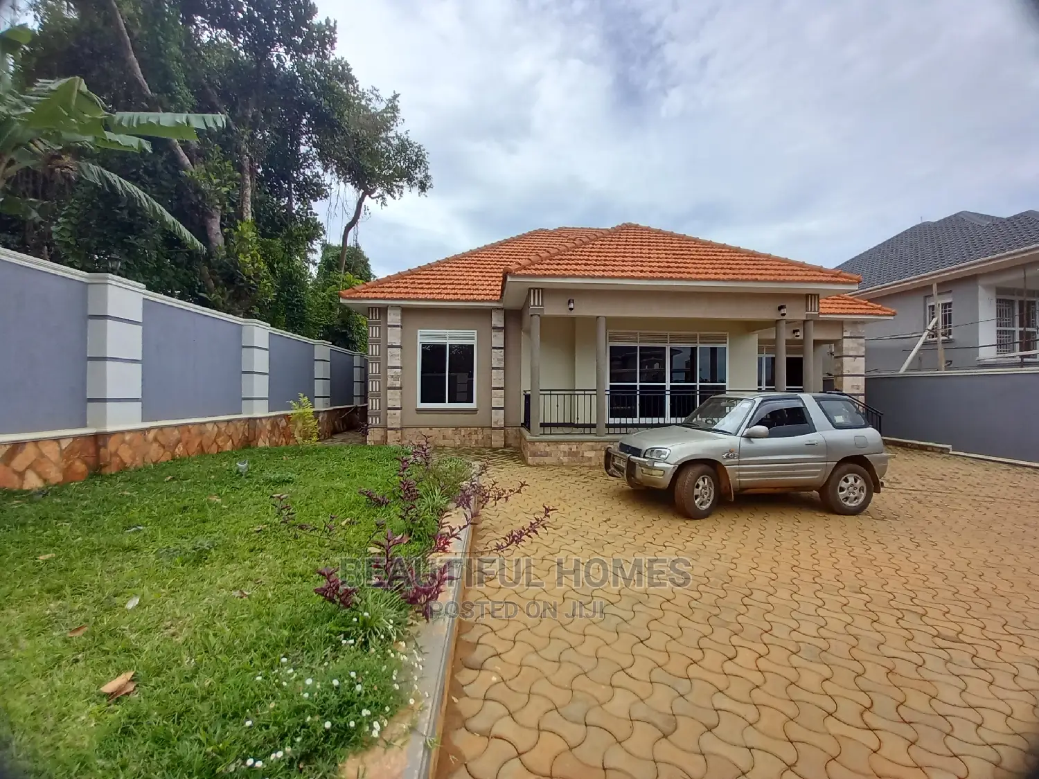 Furnished 4bdrm House in Kira Cool Area for Sale