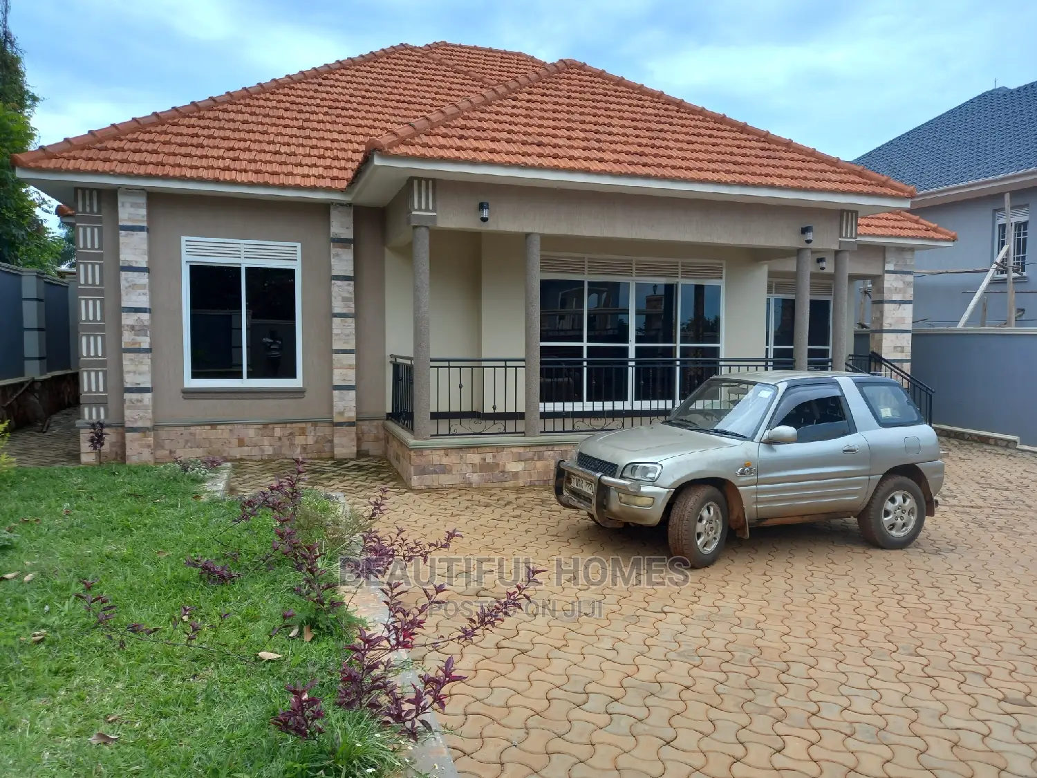 Furnished 4bdrm Bungalow in Kira for Sale