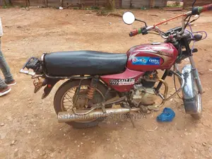 Bajaj Boxer 125 2018 White