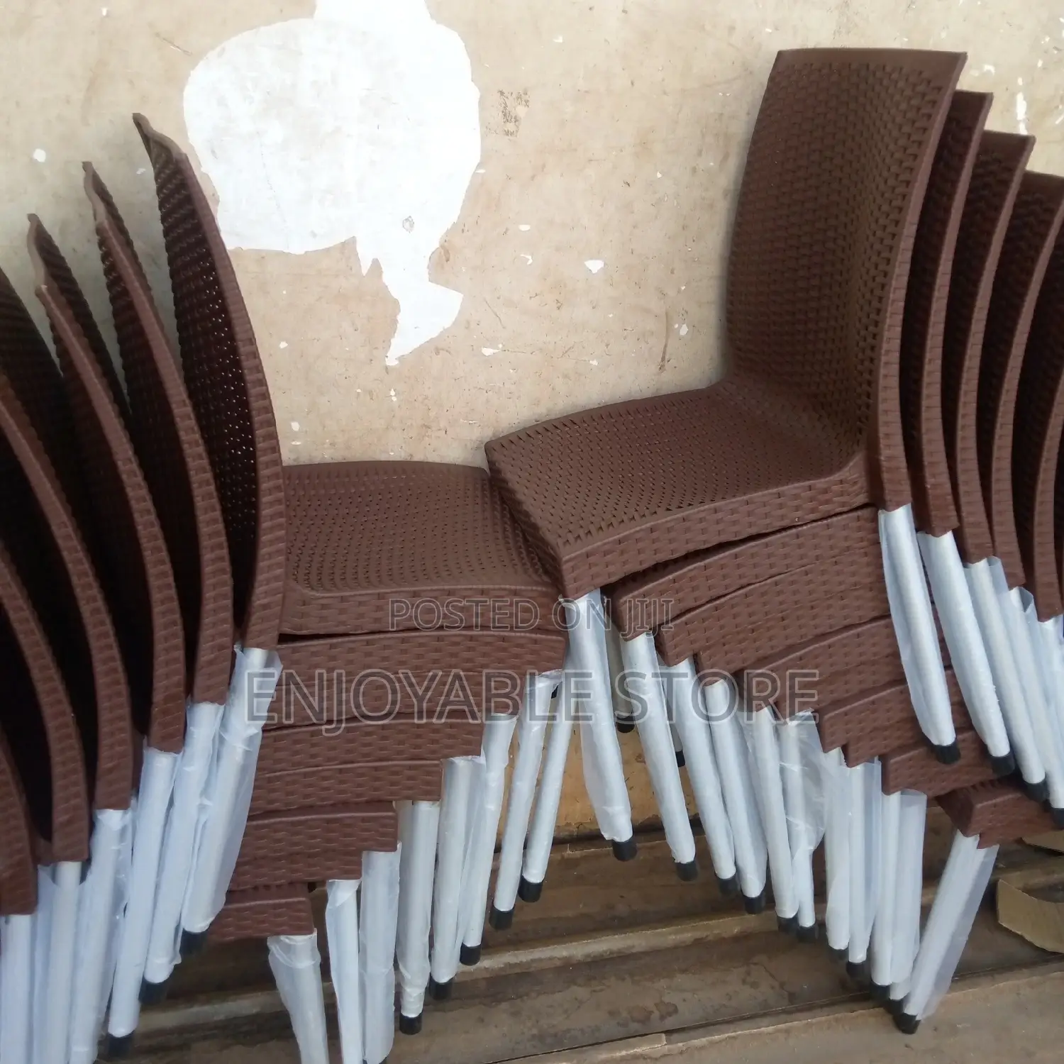 Plastic Strong Crown Kakeka Chair