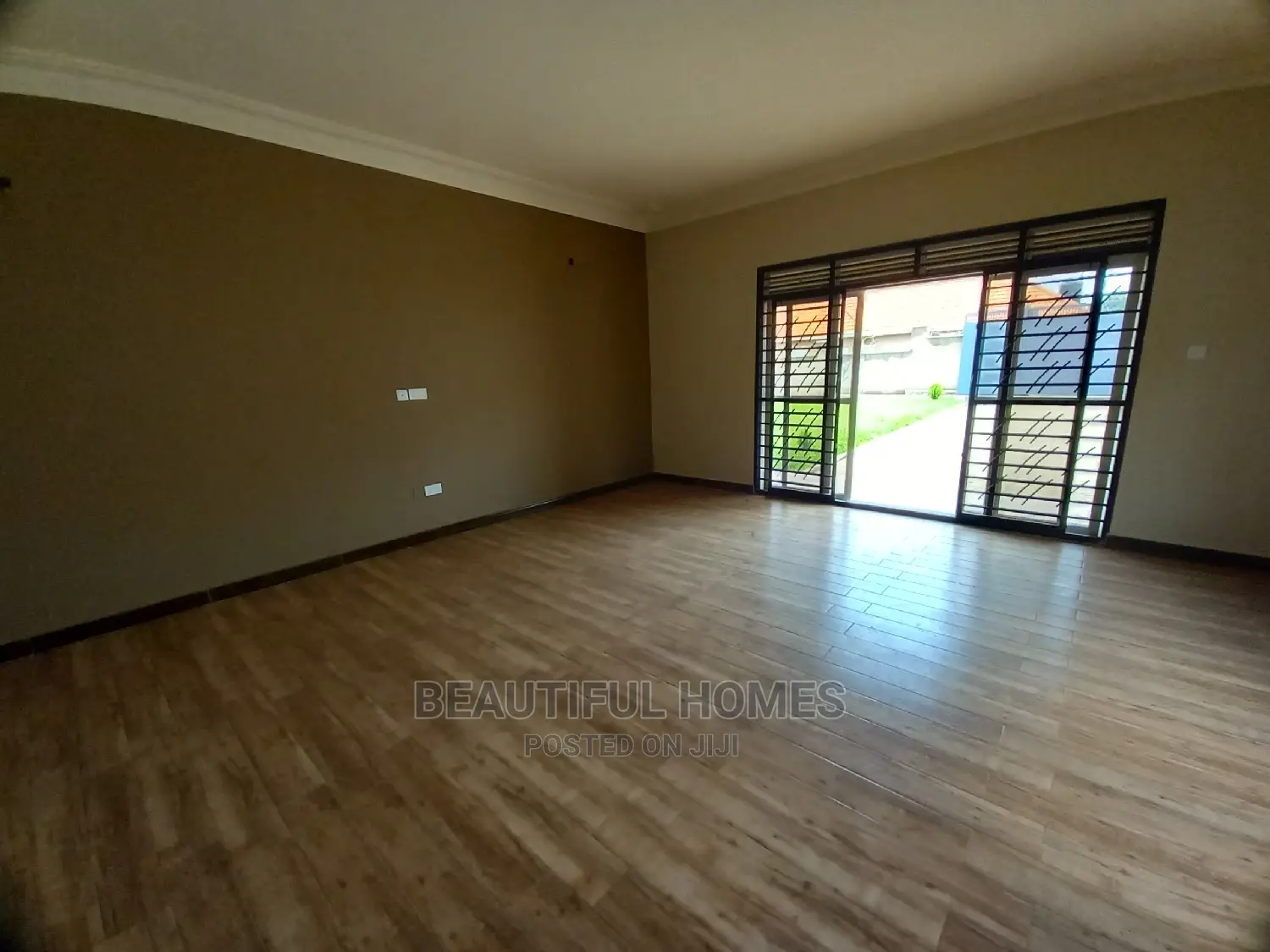 Furnished 4bdrm House in Kira for Sale