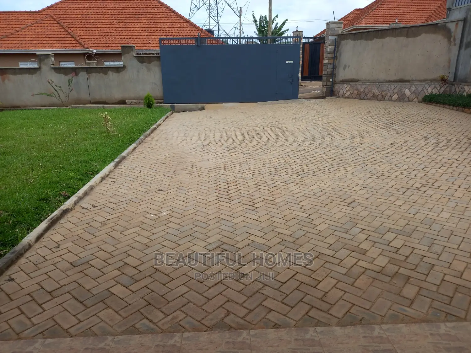 Furnished 4bdrm Bungalow in Kira for Sale