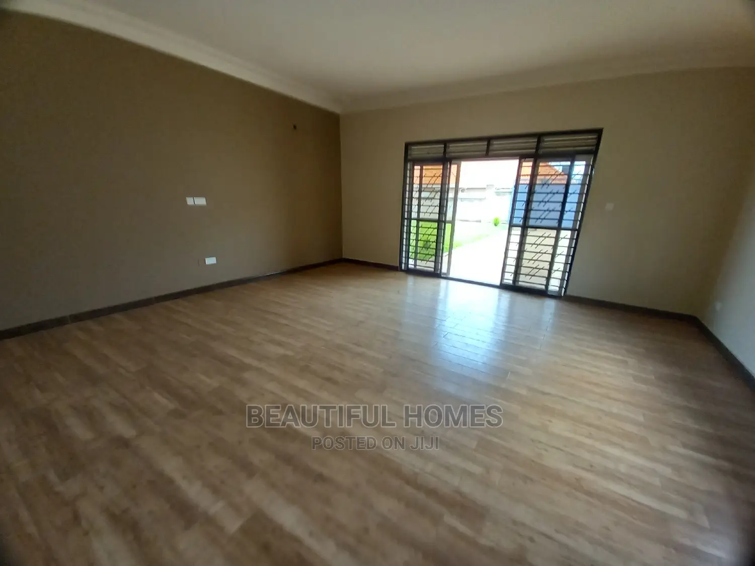 Furnished 4bdrm Bungalow in Kira for Sale
