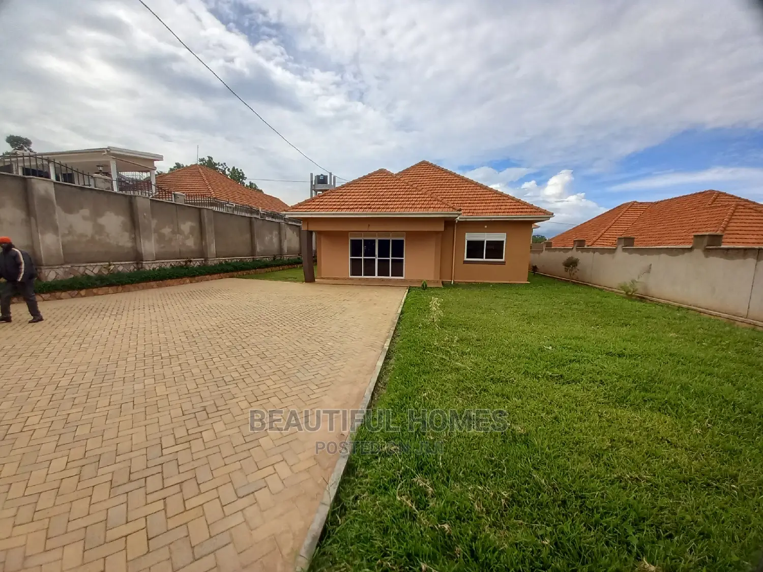 Furnished 4bdrm Bungalow in Kira Organised for Sale