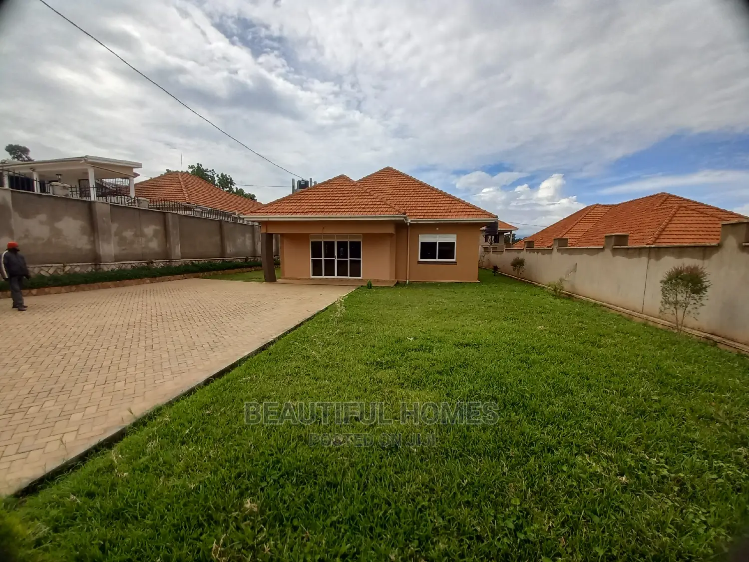 Furnished 4bdrm Bungalow in Kira Organised for Sale