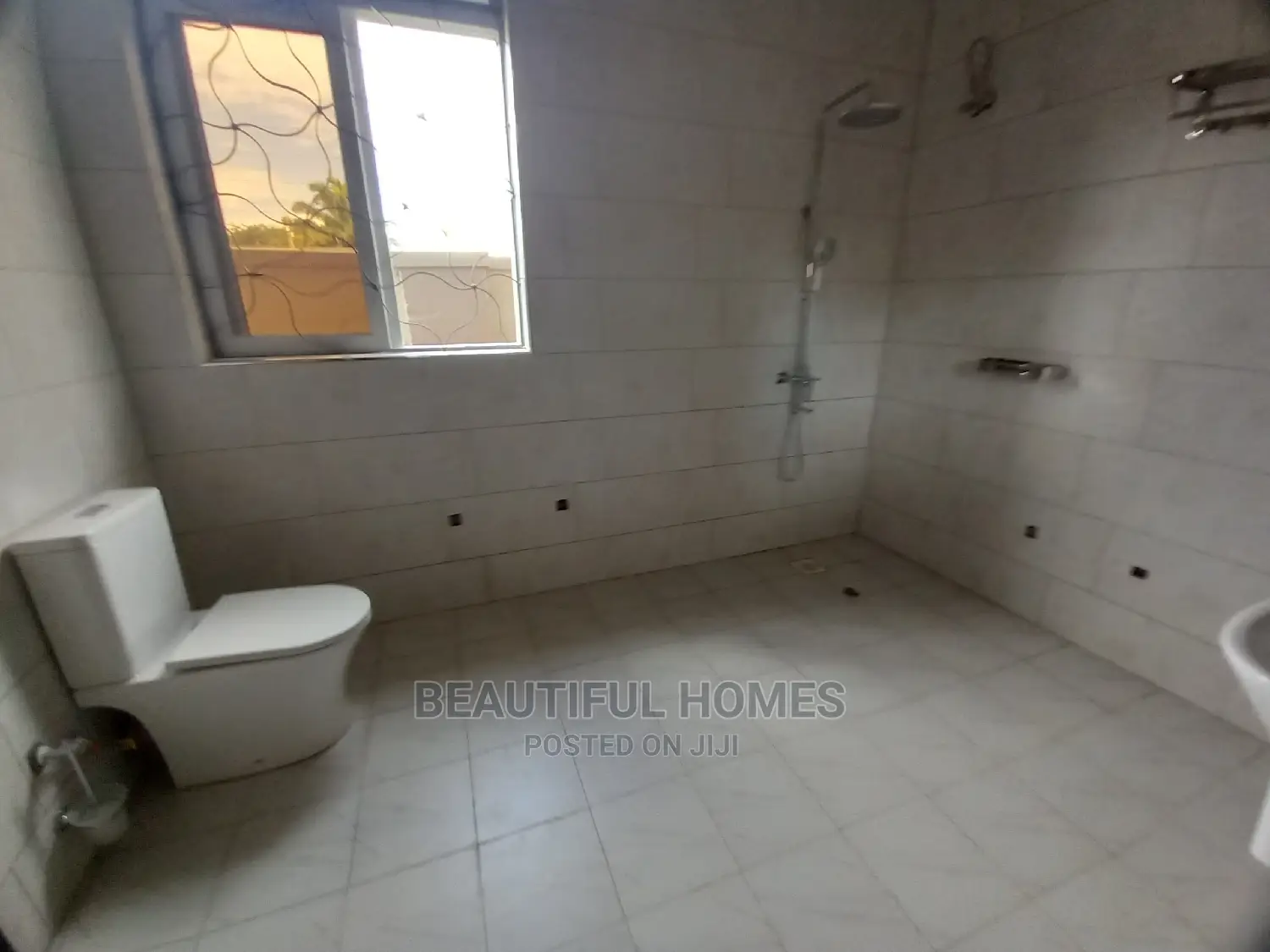 Furnished 4bdrm House in Kira for Sale
