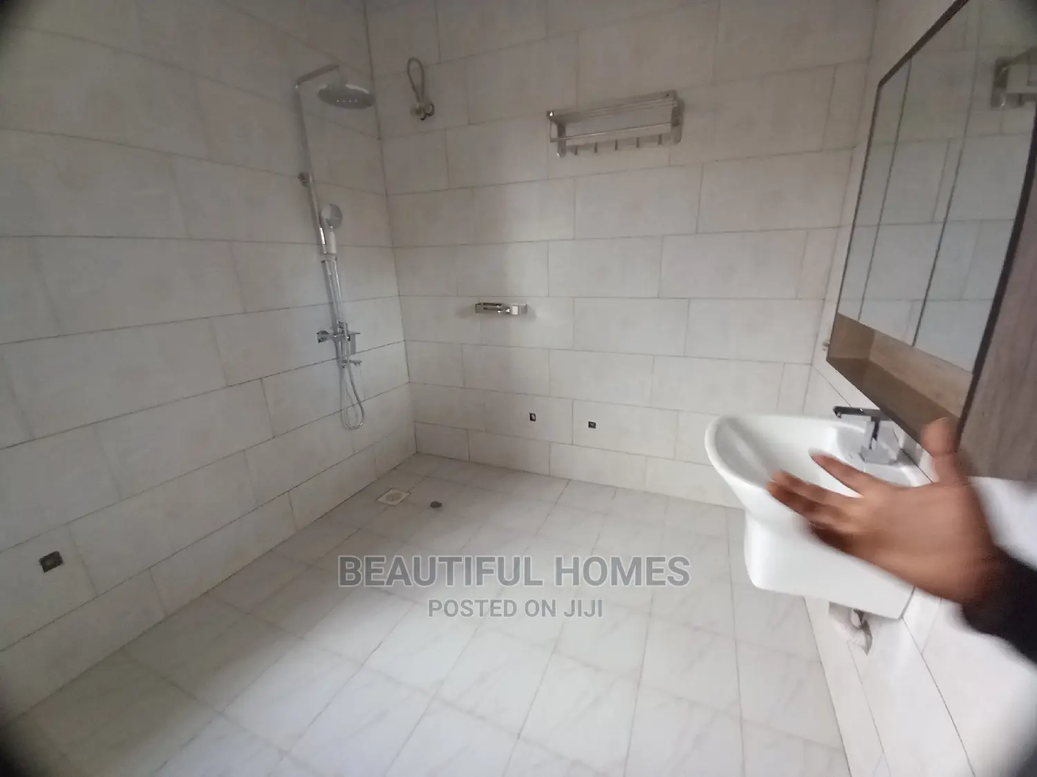 Furnished 4bdrm House in Kira for Sale