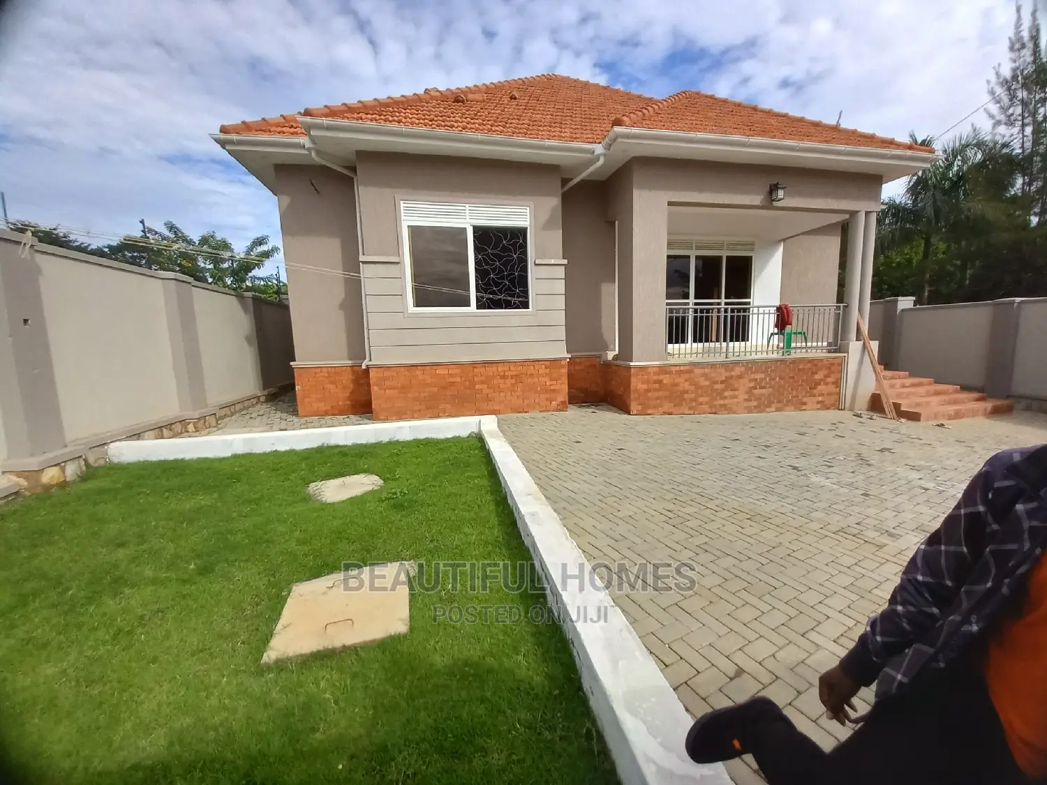 Furnished 4bdrm Bungalow in Kira Fancy for Sale
