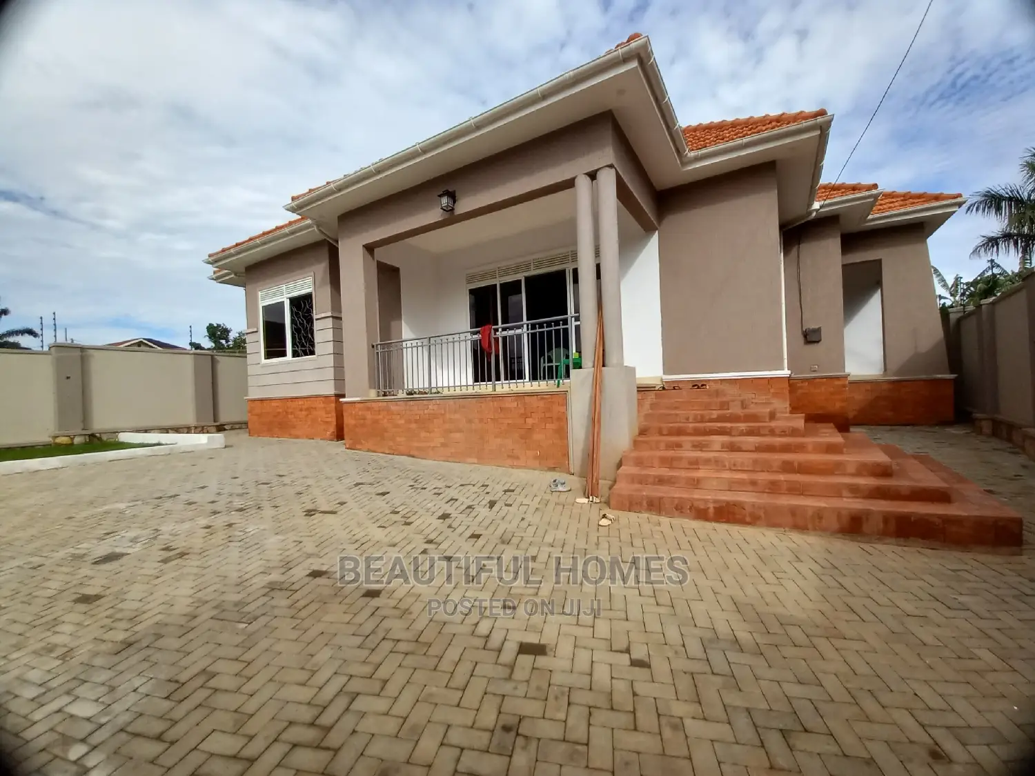 Furnished 4bdrm Bungalow in Kira for Sale