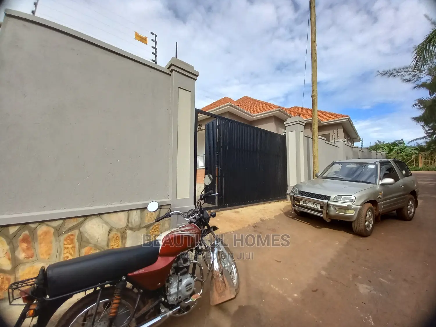 Furnished 4bdrm Bungalow in Kira First Class for Sale