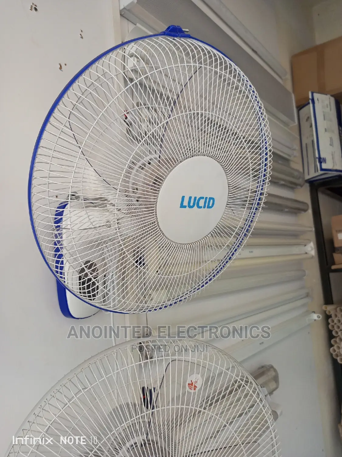 Wall Fan Lucid With a Remote Control