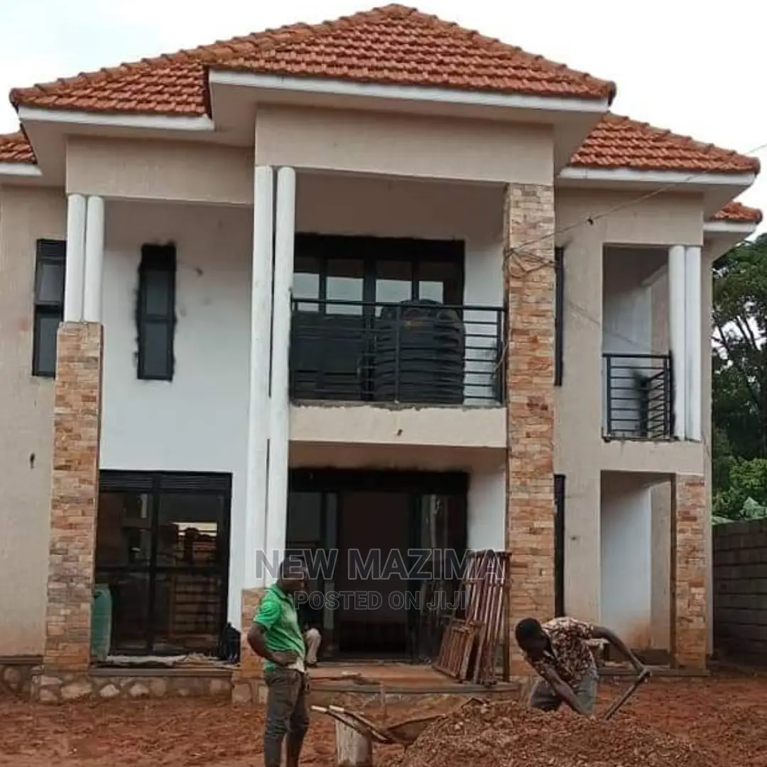 4bdrm House in Seguku Ntebe Rd, Division B for Sale