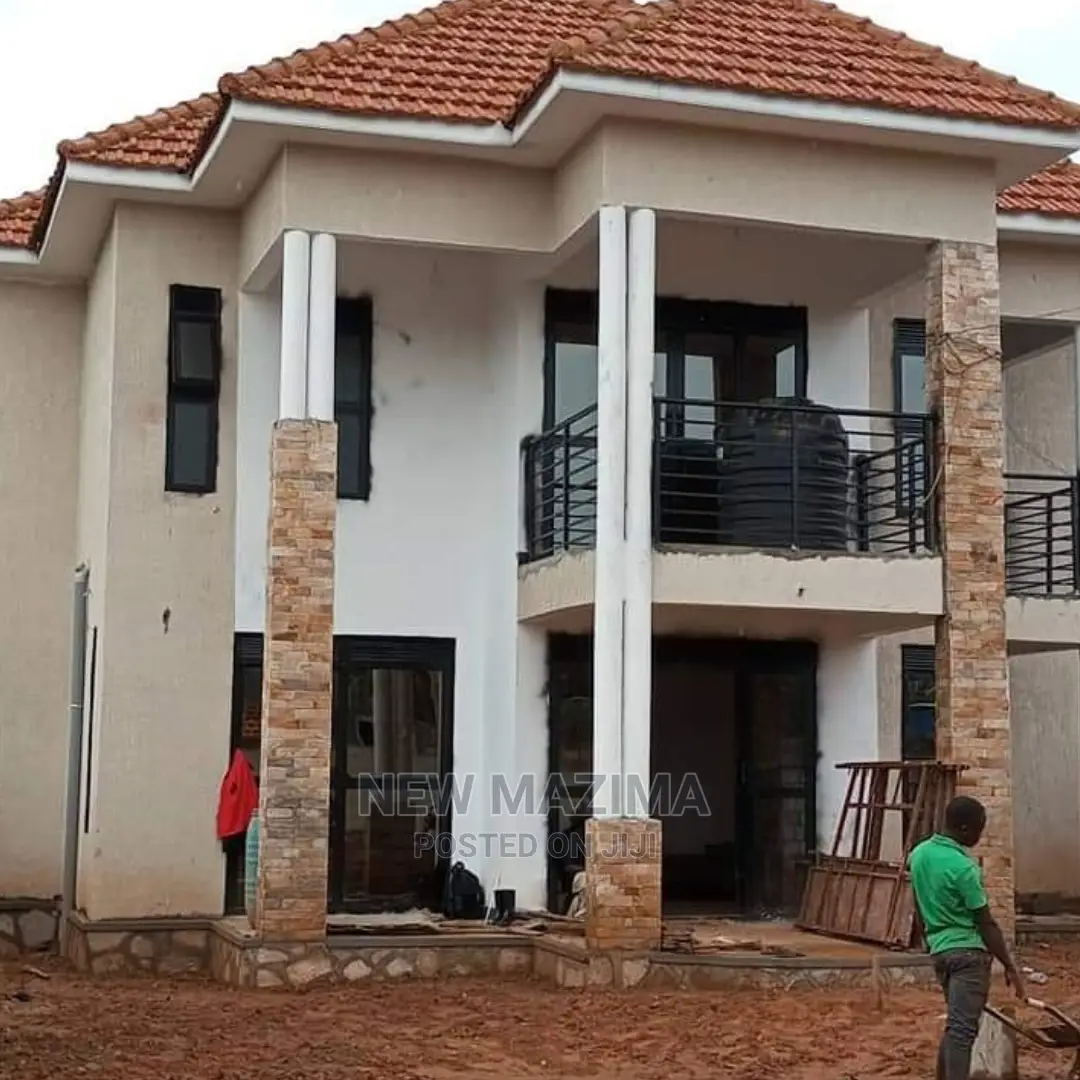 4bdrm House in Seguku Ntebe Rd, Division B for Sale