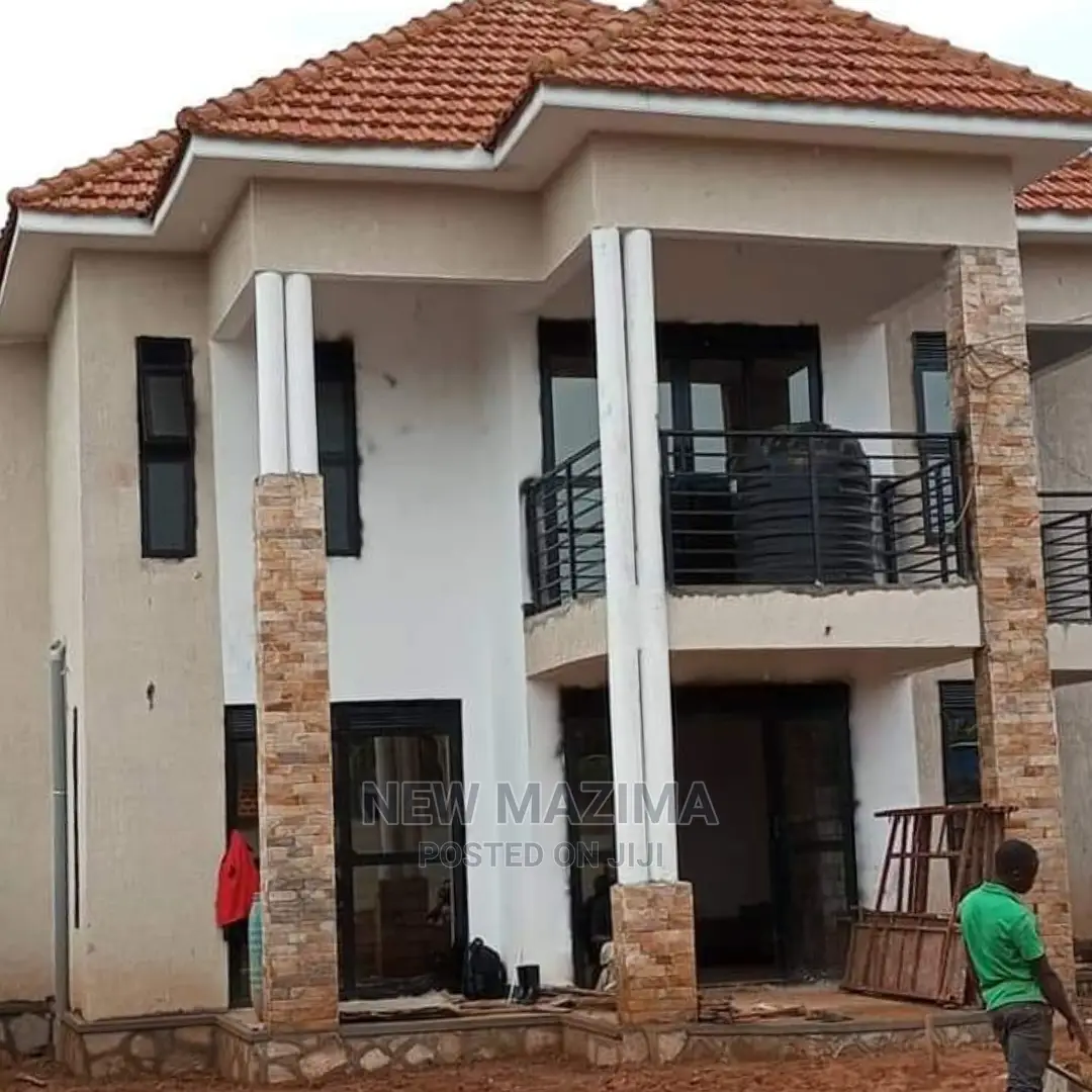 4bdrm House in Seguku Ntebe Rd, Division B for Sale