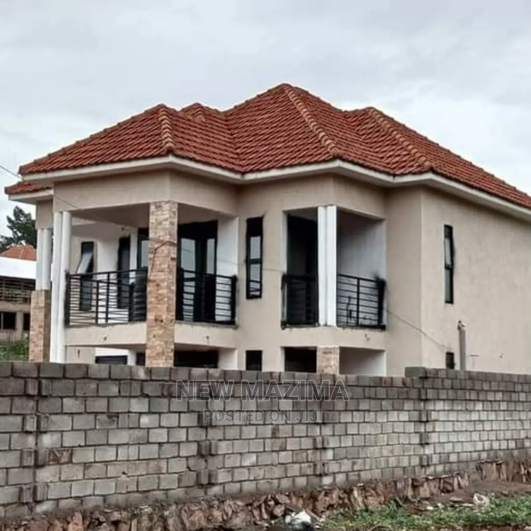 4bdrm House in Seguku Ntebe Rd, Division B for Sale