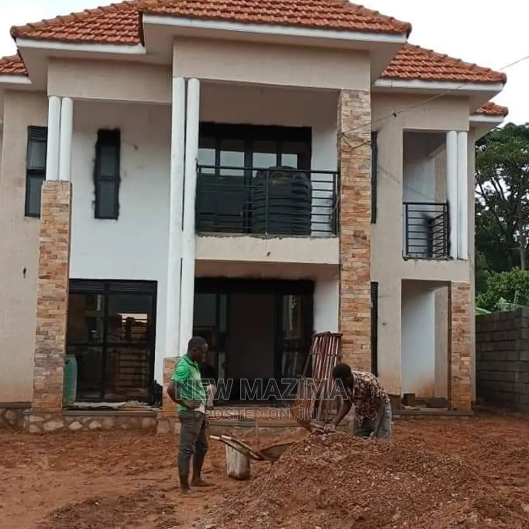 4bdrm House in Seguku Ntebe Rd, Division B for Sale