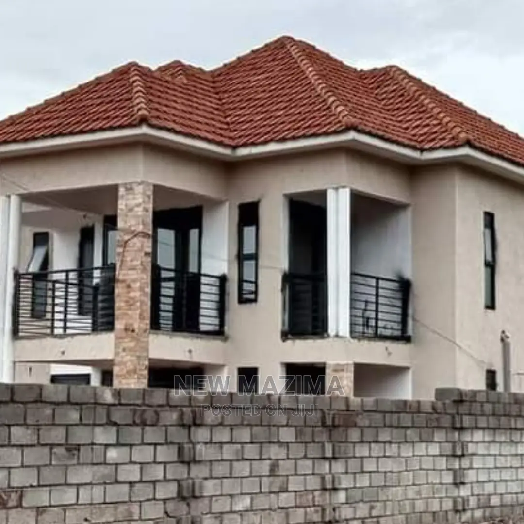 4bdrm House in Seguku Ntebe Rd, Division B for Sale