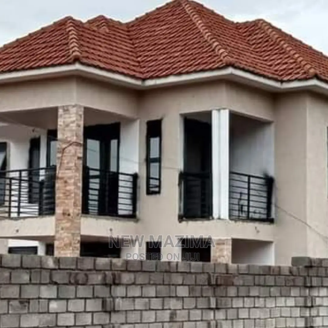 4bdrm House in Seguku Ntebe Rd, Division B for Sale
