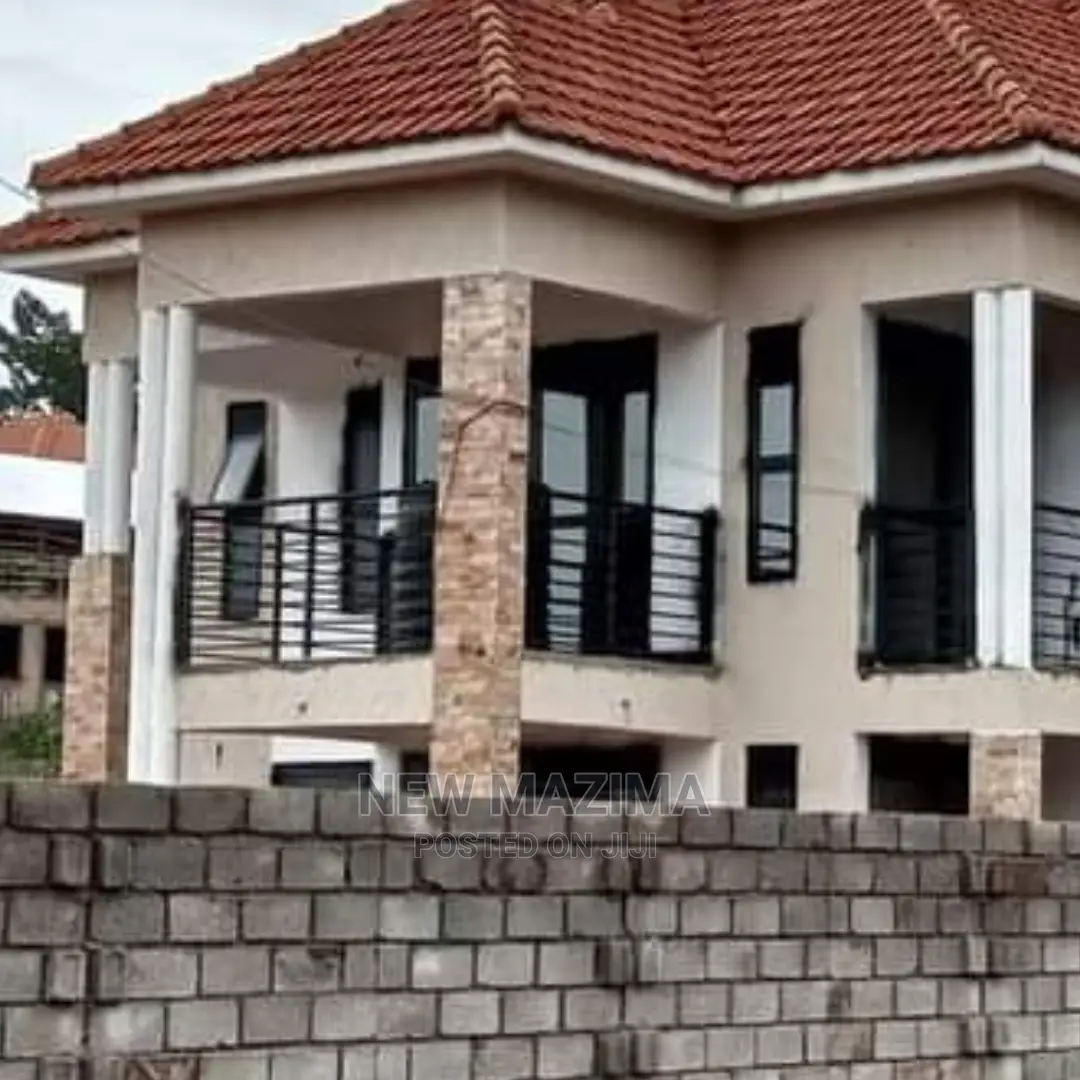 4bdrm House in Seguku Ntebe Rd, Division B for Sale